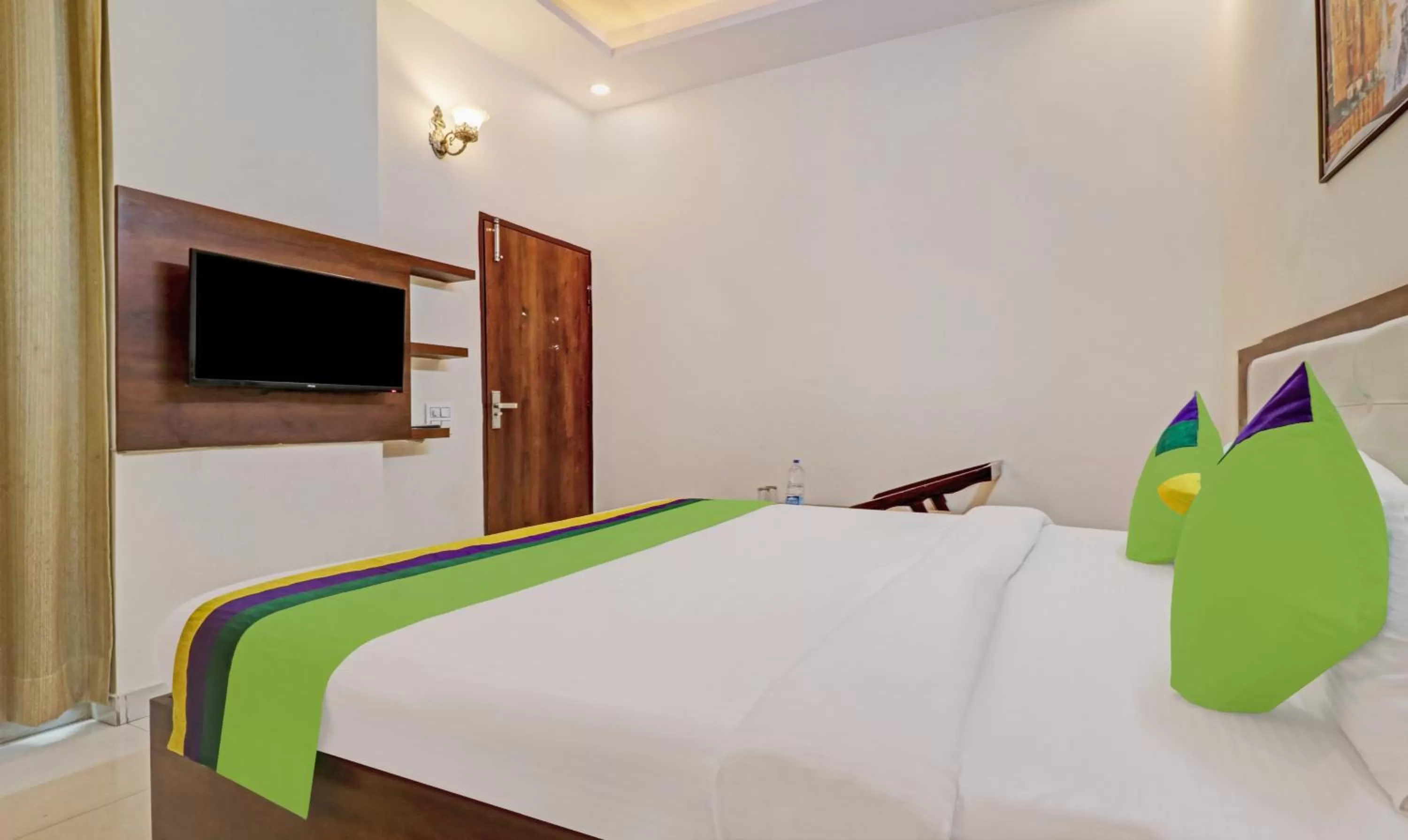 Bedroom, Bed in Treebo Magnum Chandigarh