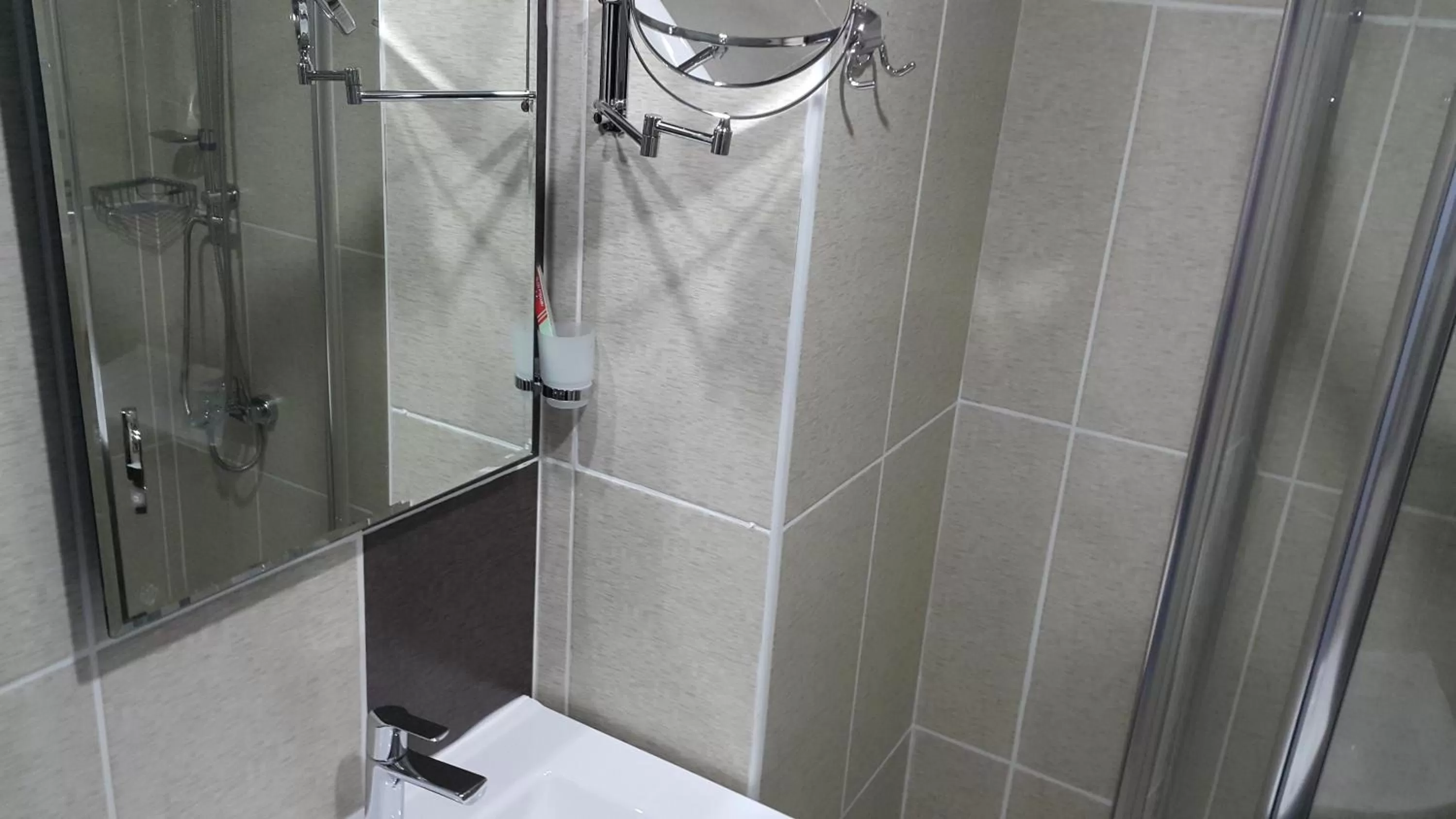 Shower in Miroglu Hotel