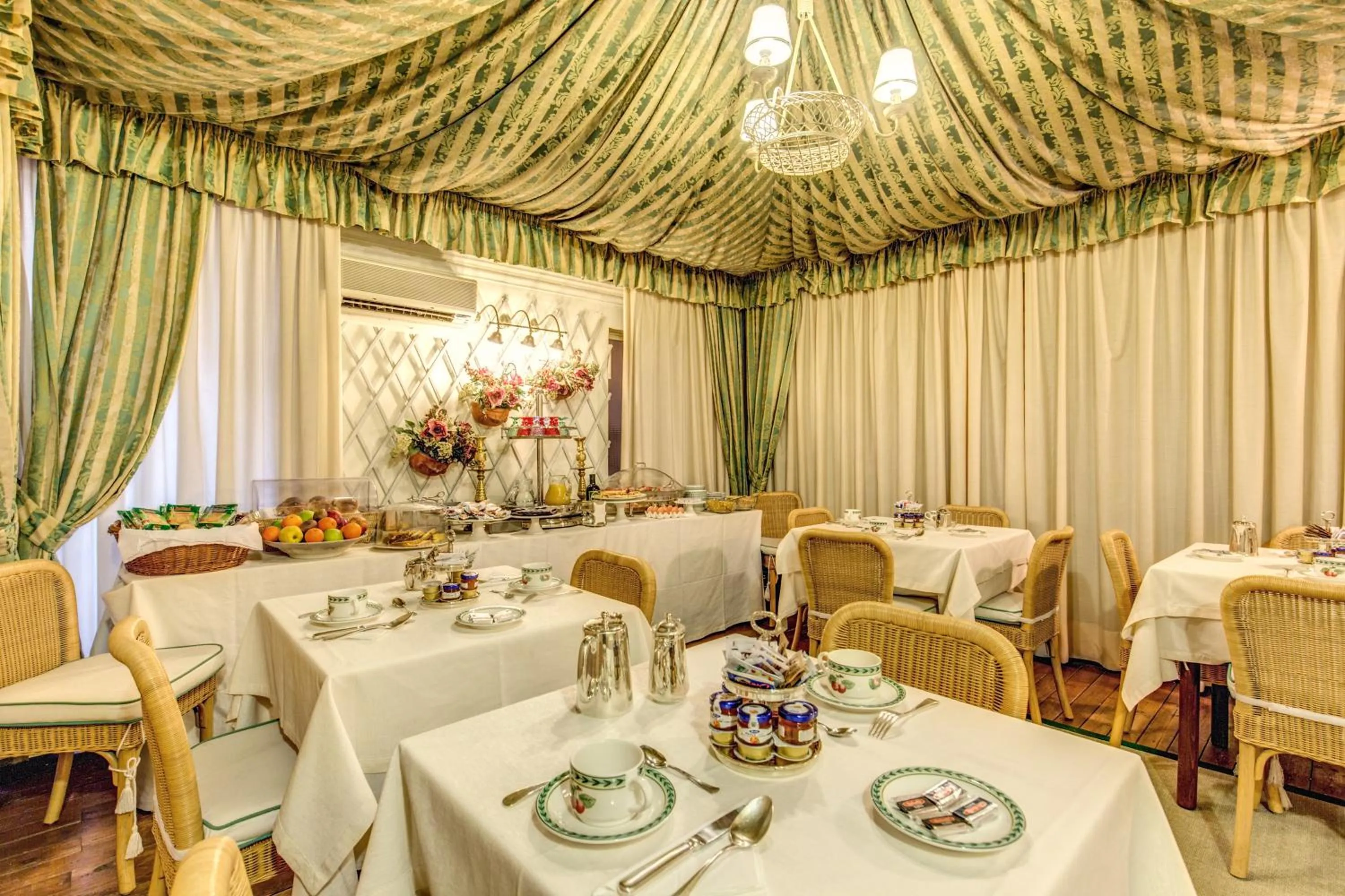 Breakfast in Hotel Cortina