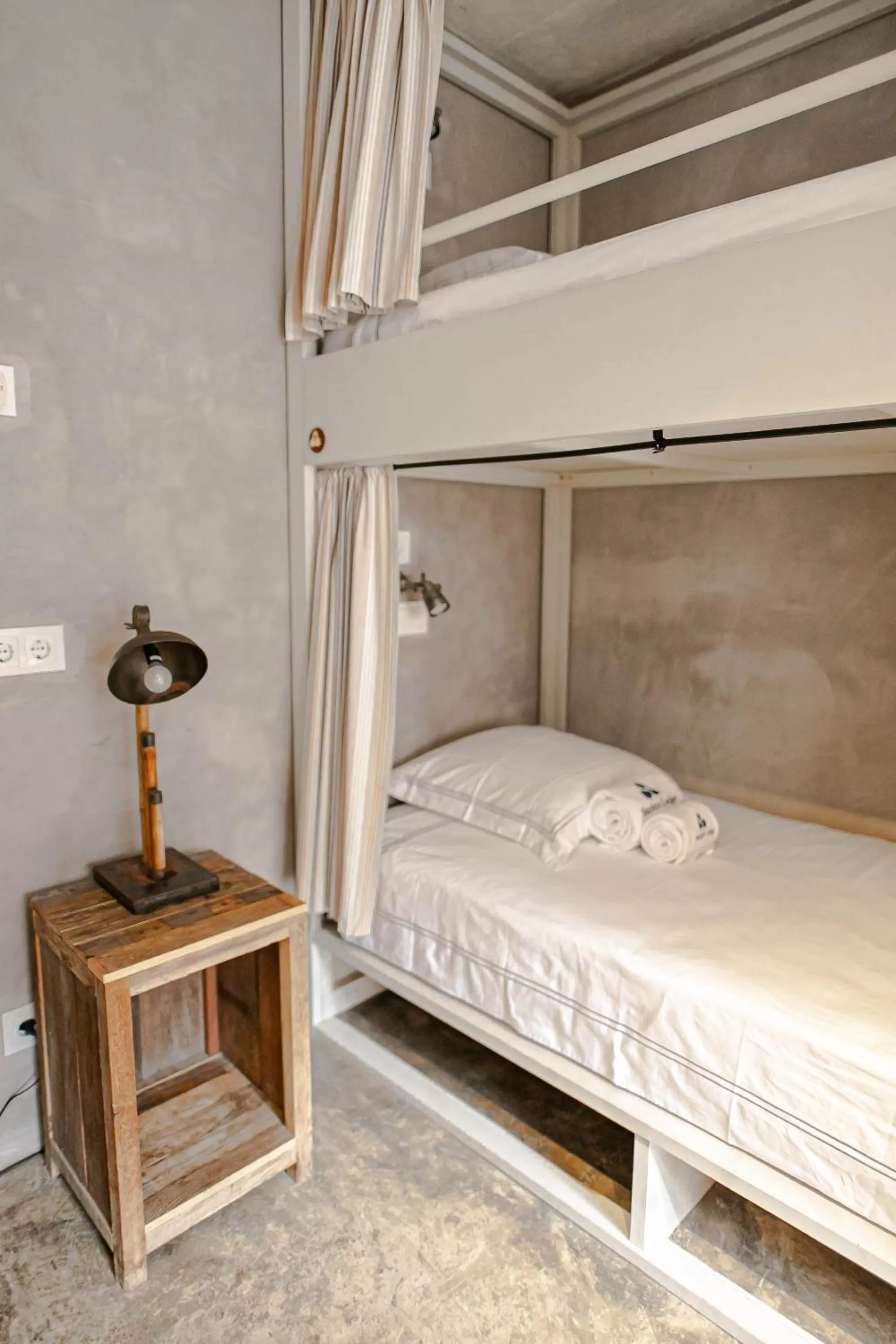 Bed in Surfers Lodge Peniche