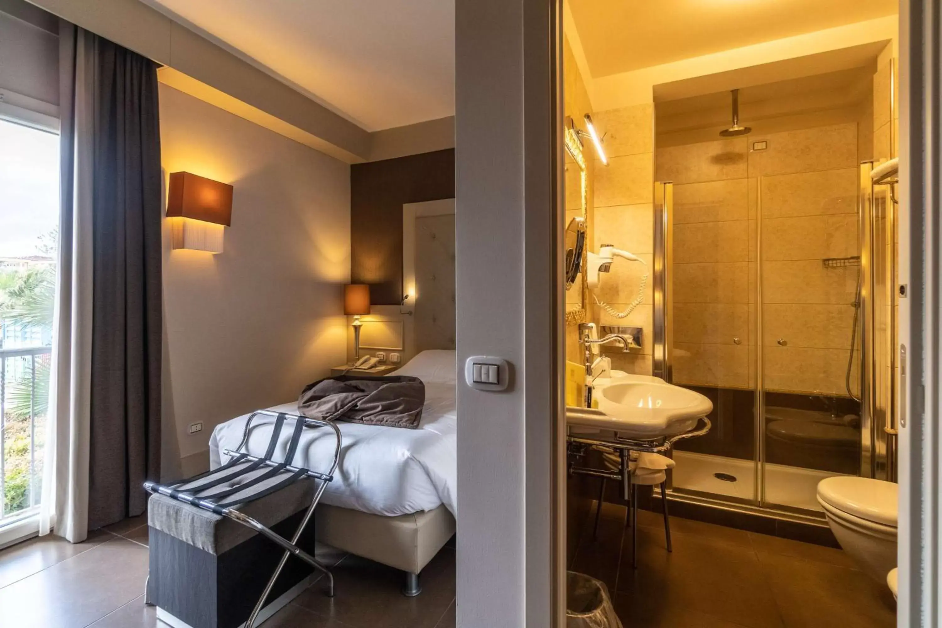 Photo of the whole room, Bathroom in Best Western Plus Hotel Perla Del Porto