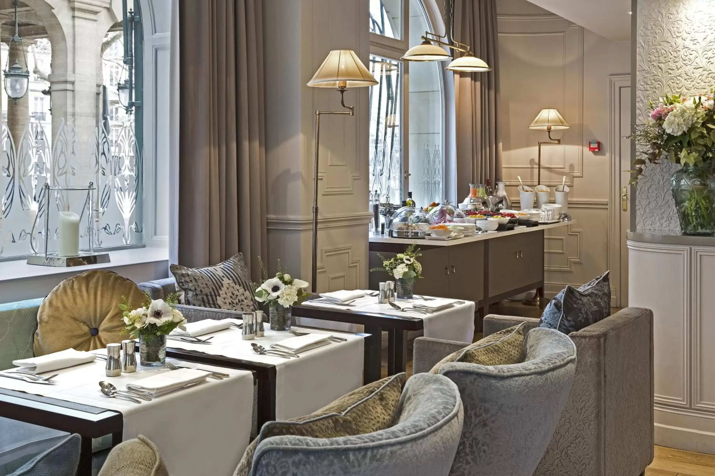 Restaurant/places to eat, Seating Area in La Clef Louvre Paris by The Crest Collection