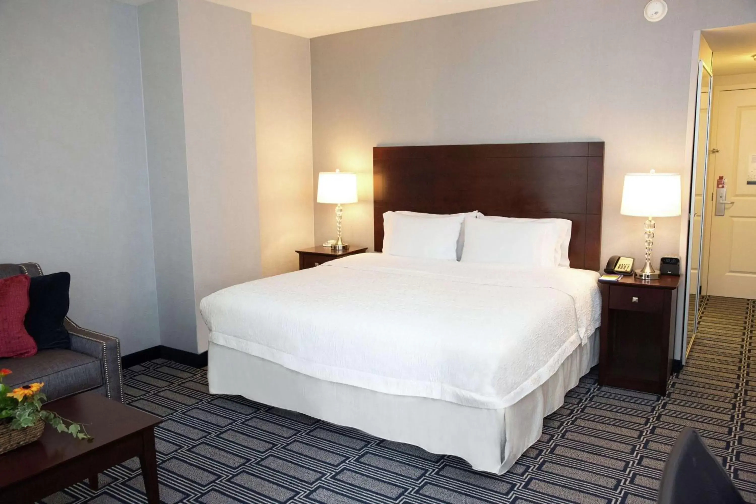 Photo of the whole room, Bed in Hampton Inn & Suites Providence Downtown