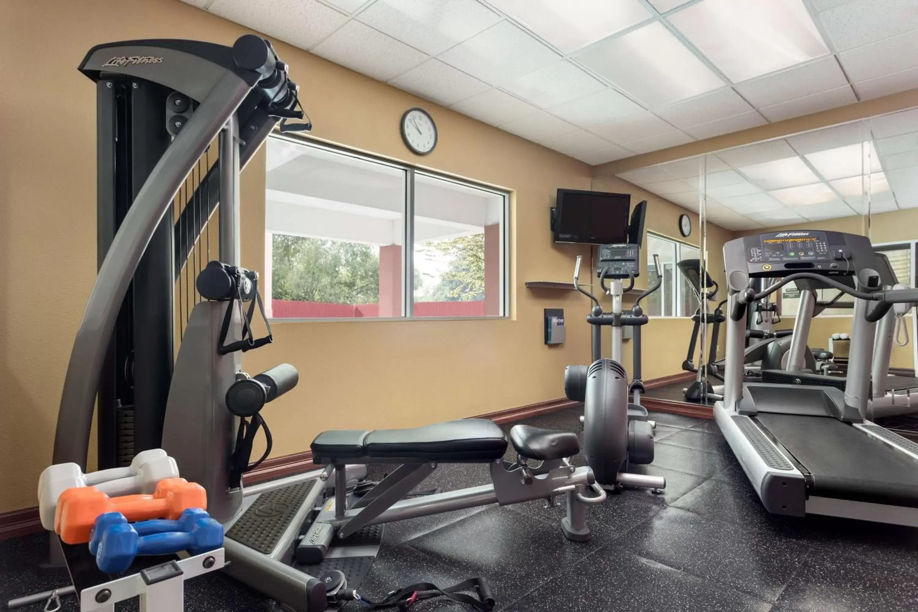 Activities, Fitness Center/Facilities in Country Inn & Suites By Radisson, Houston IAH Airport-JFK Boulevard