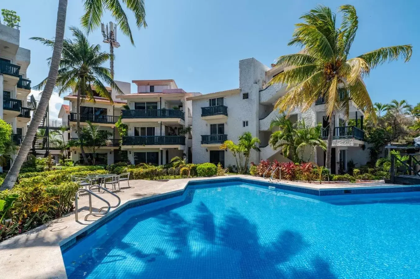 Property building, Swimming Pool in Hotel Imperial Laguna Faranda Cancún
