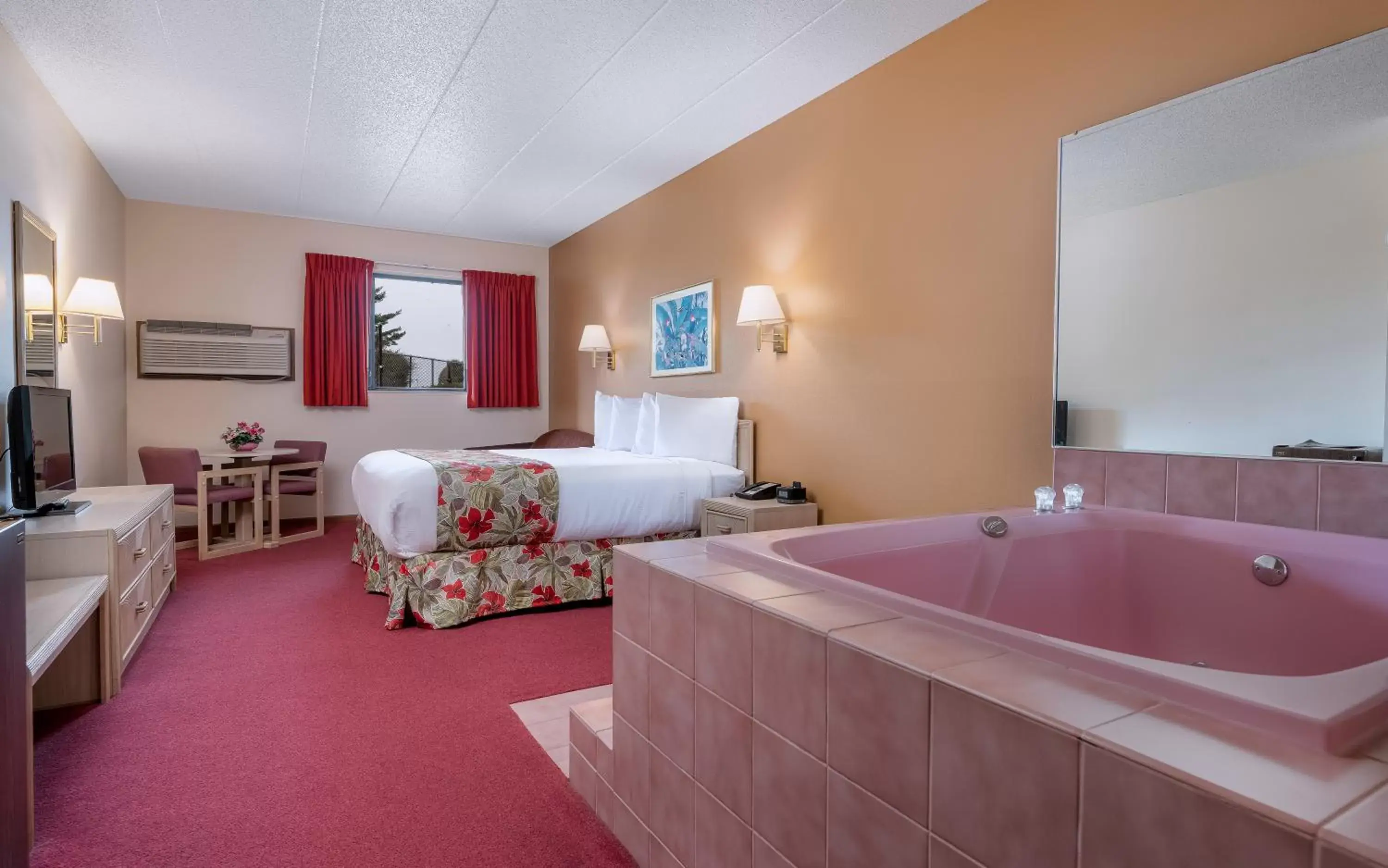 Jacuzzi King Room Garden View - Free Land Of Natura Waterpark Pass in Aloha Beach Resort Jacuzzi King Room Garden View - Free Land Of Natura Waterpark Pass in Aloha Beach Resort