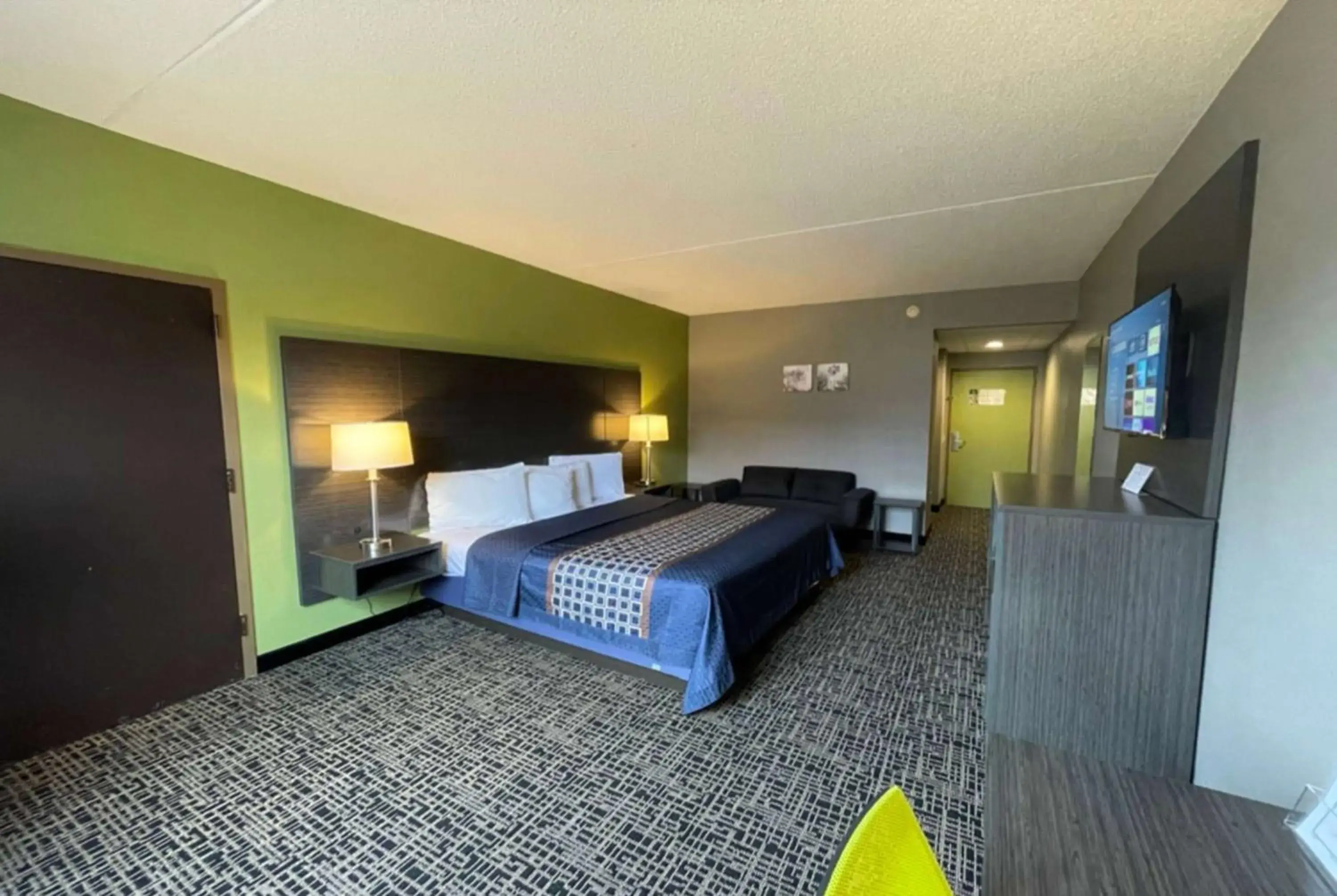 Photo of the whole room, Bed in Wingate by Wyndham Lake George