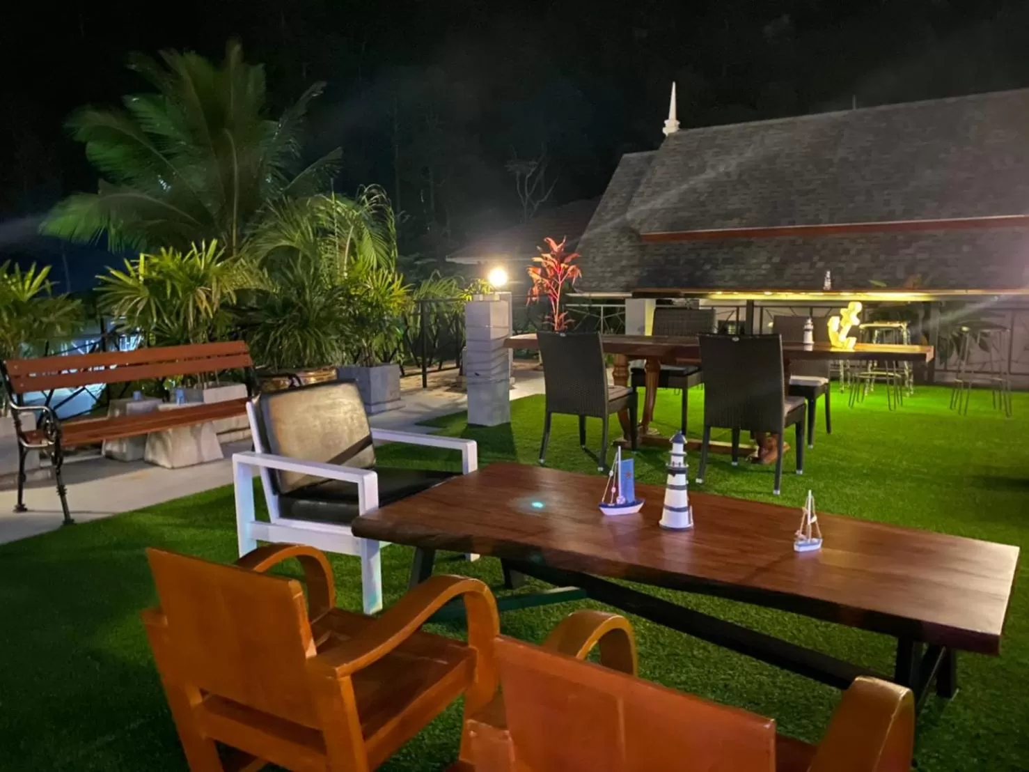 Restaurant/places to eat in The Scene Cliff View Villas