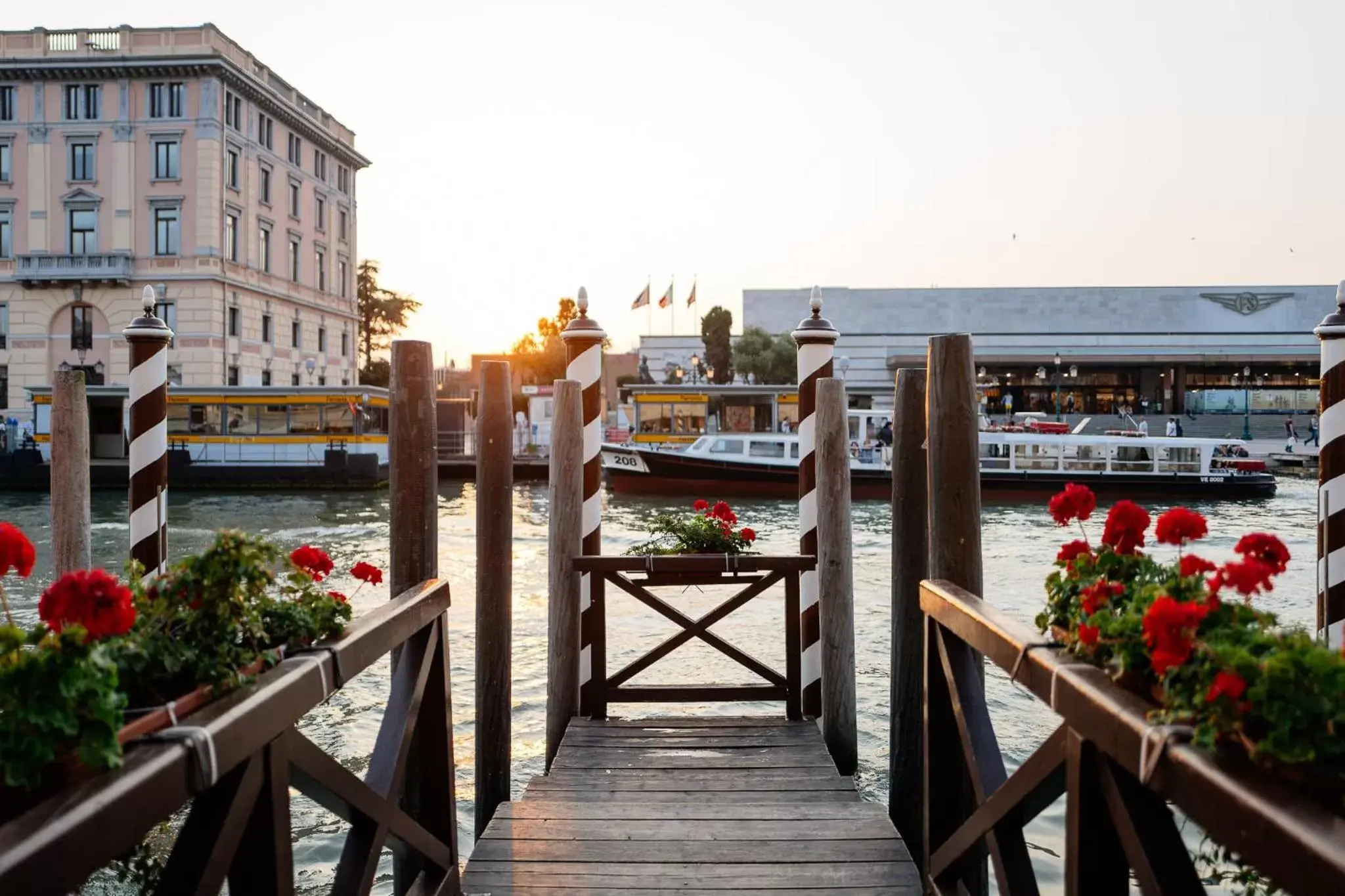 Property building, Balcony/Terrace in Hotel Carlton On The Grand Canal