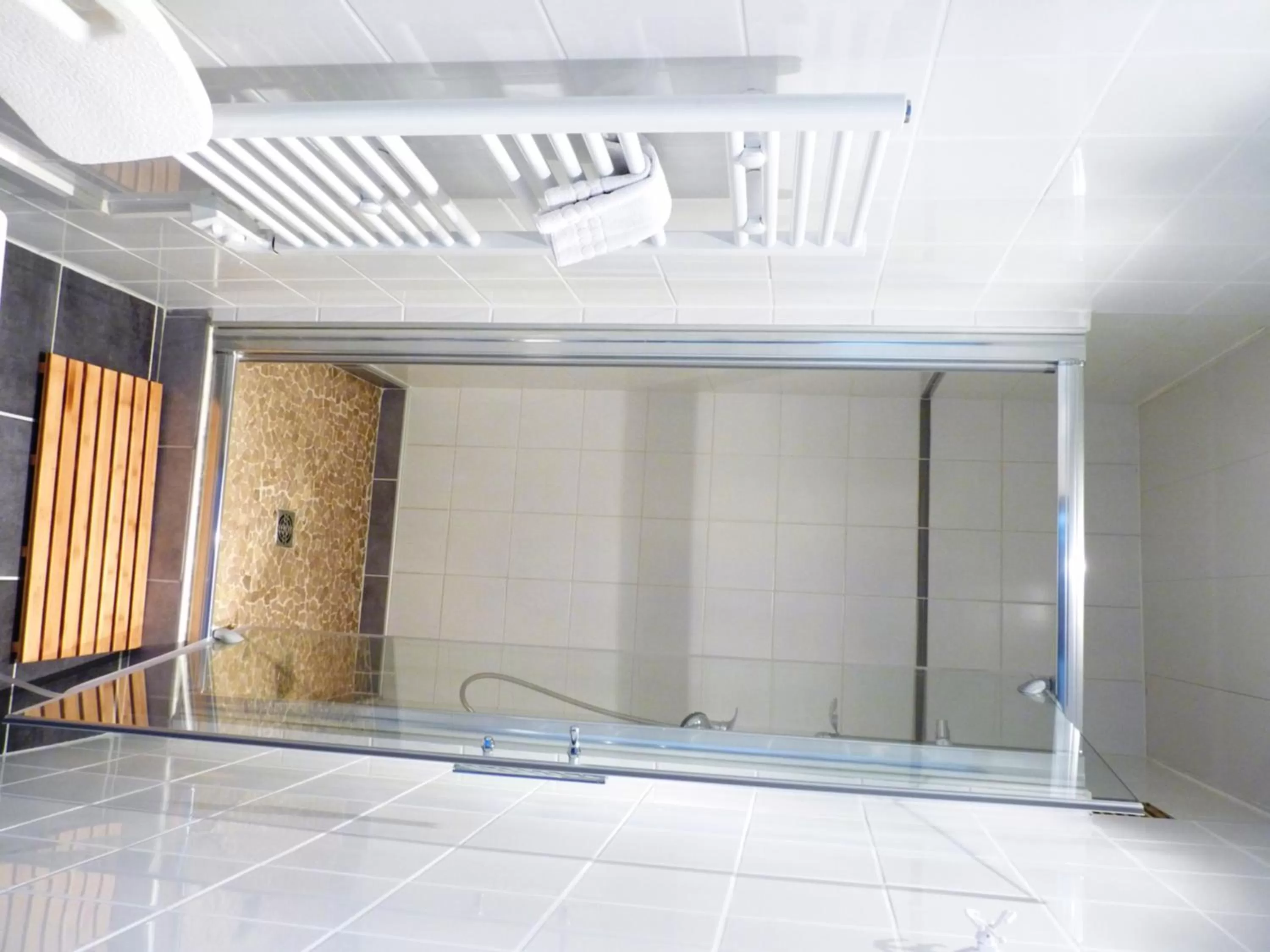 Bathroom in Hôtel-Restaurant La P'tite Auberge