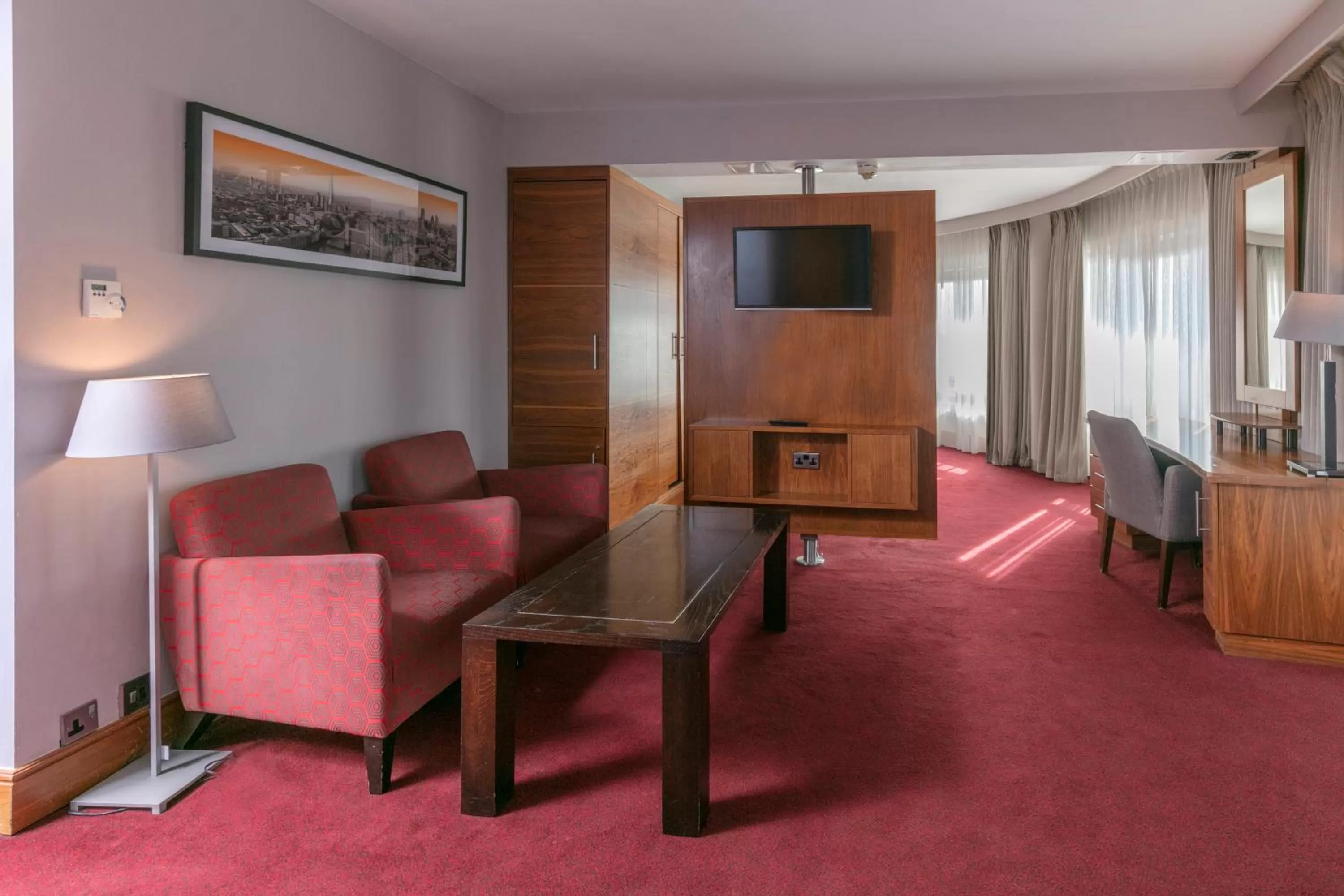 Bedroom in The Crown London, WorldHotels Distinctive