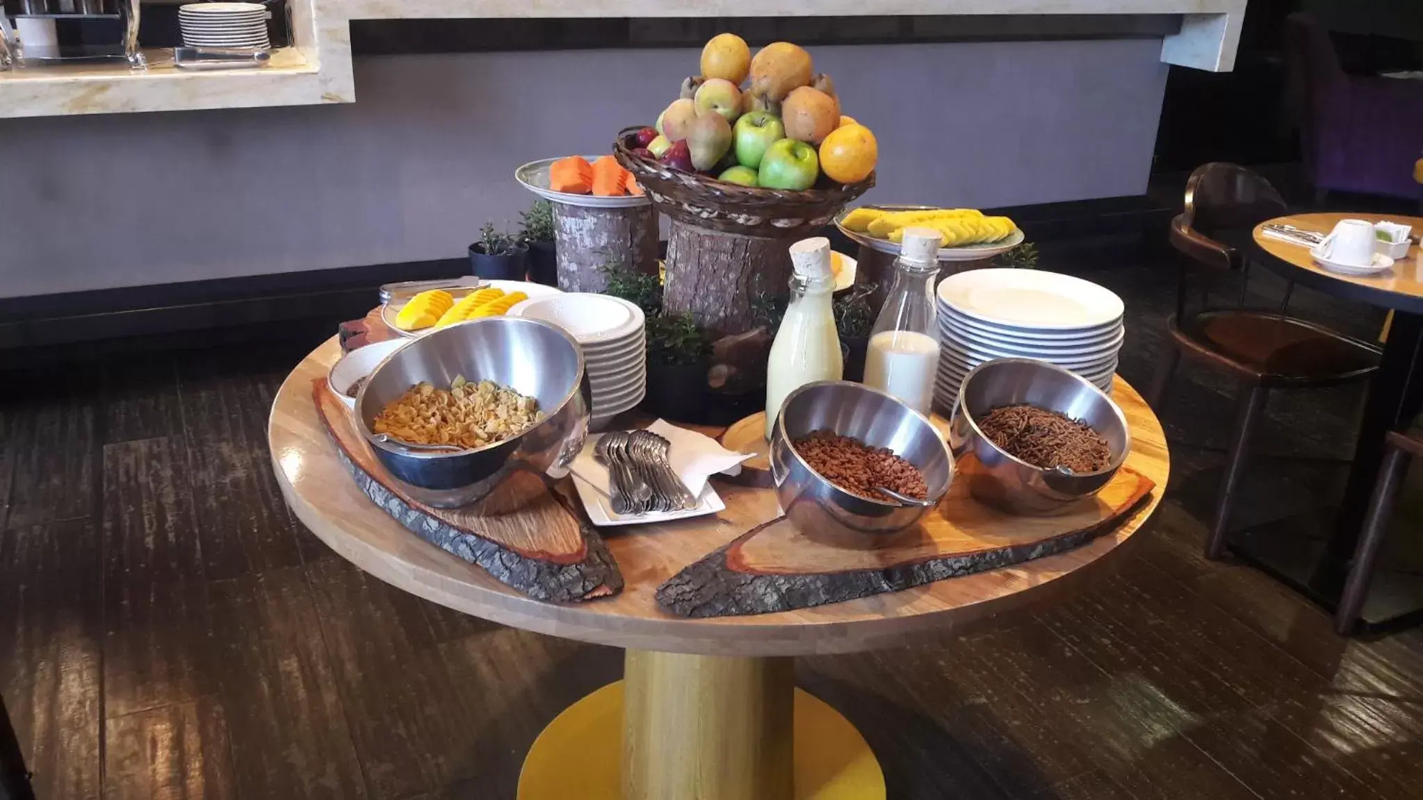 Breakfast in Hotel 100 Luxury Suites by Preferred