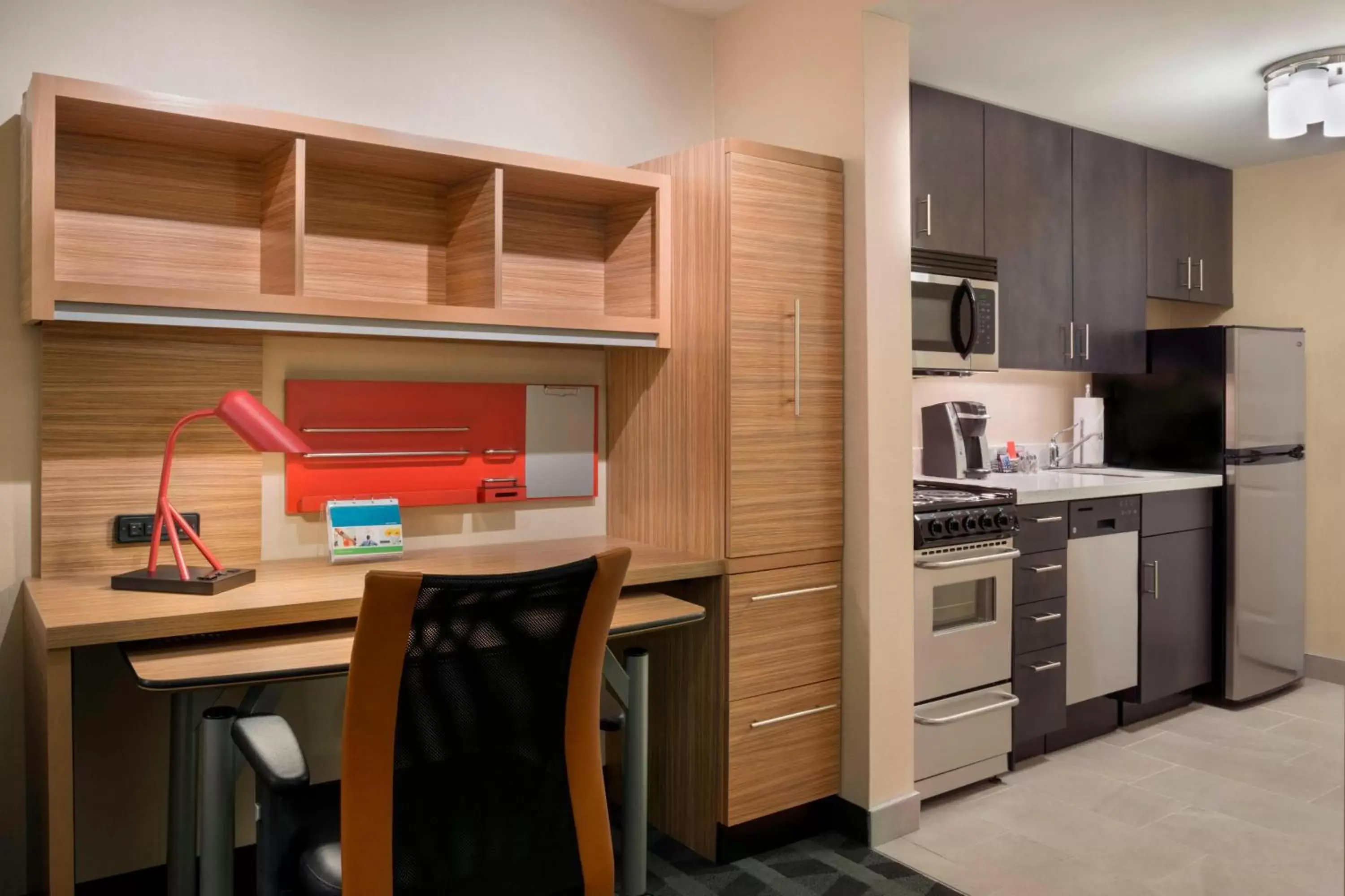 Kitchen or kitchenette, Kitchen/Kitchenette in TownePlace Suites by Marriott Ottawa Kanata