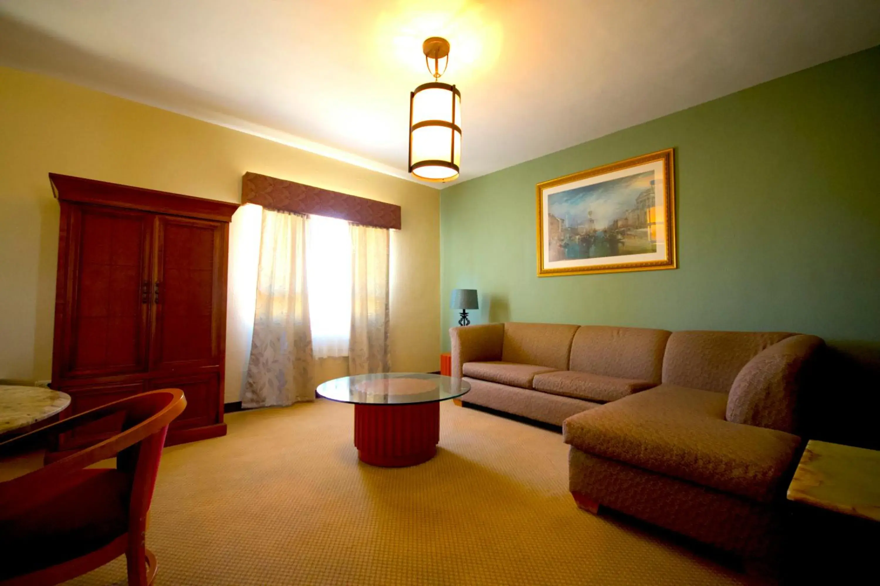 TV and multimedia, Seating Area in Hotel Consulado Inn