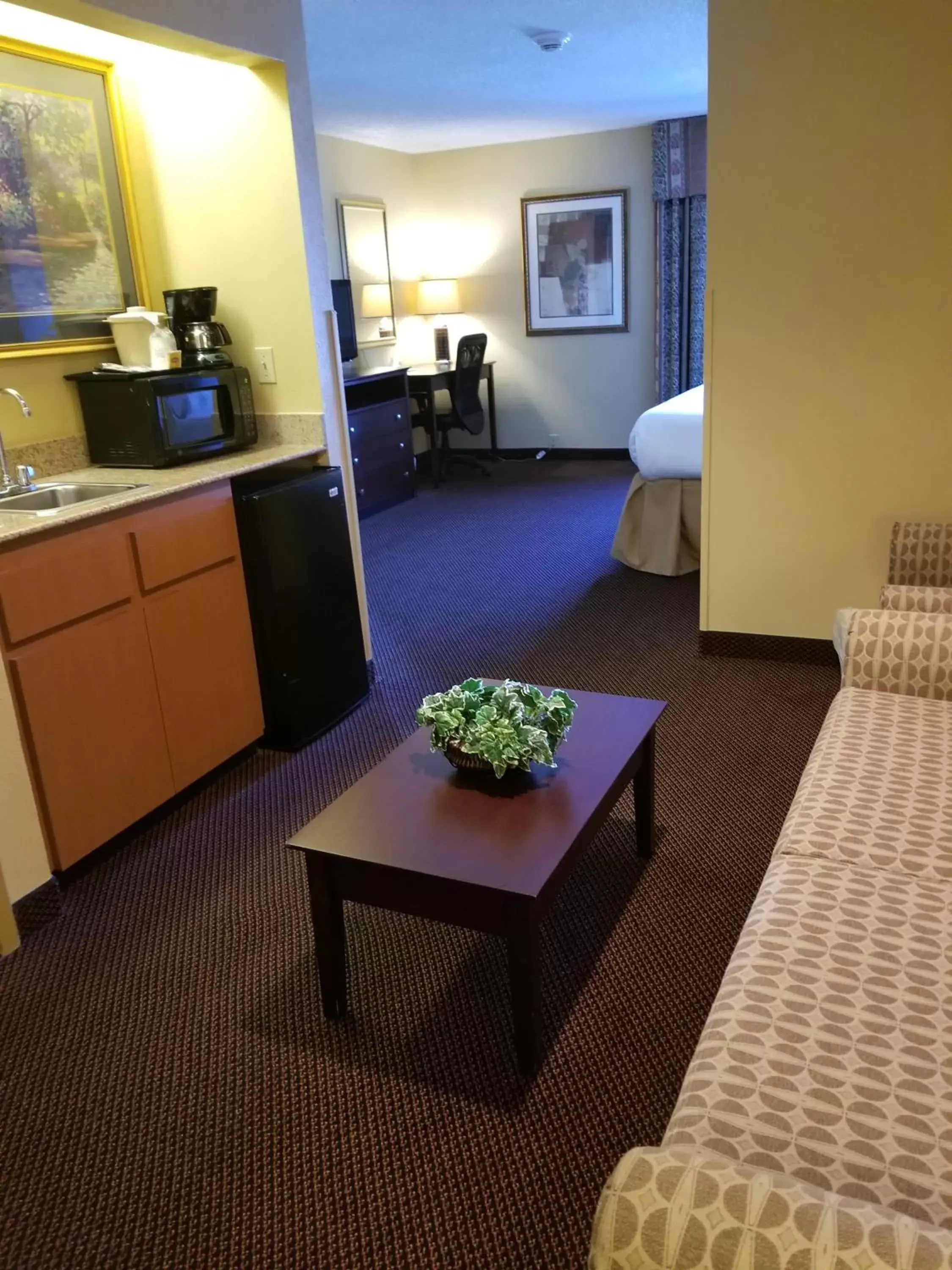 Seating Area in Days Inn by Wyndham Tulsa Central
