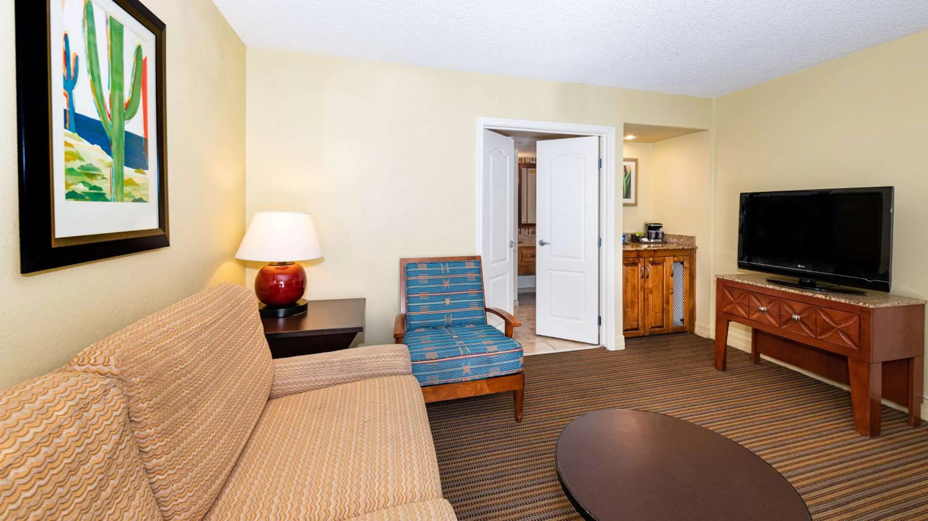 Living room in Hilton Phoenix Resort at the Peak