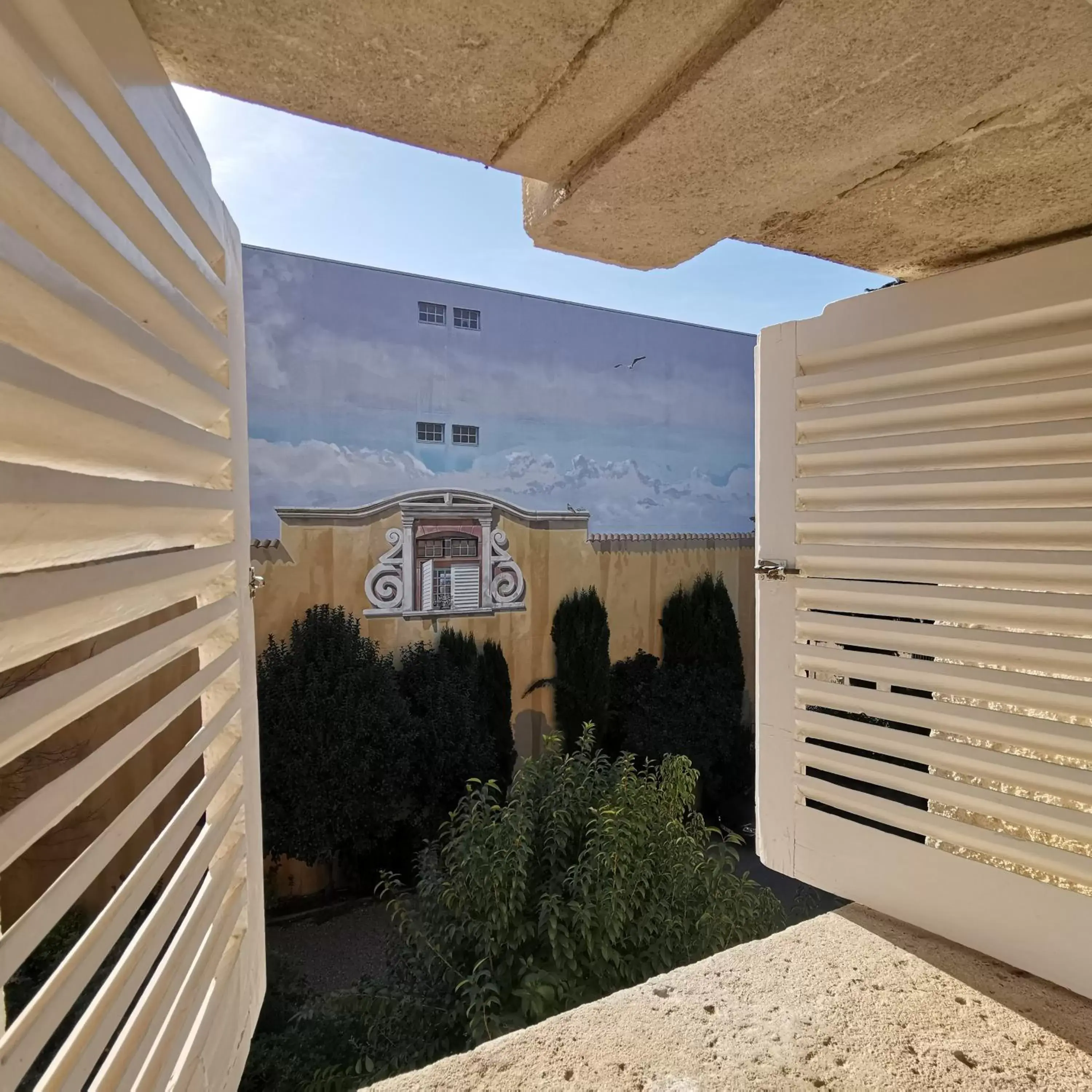 Inner courtyard view in Hôtel du Parc