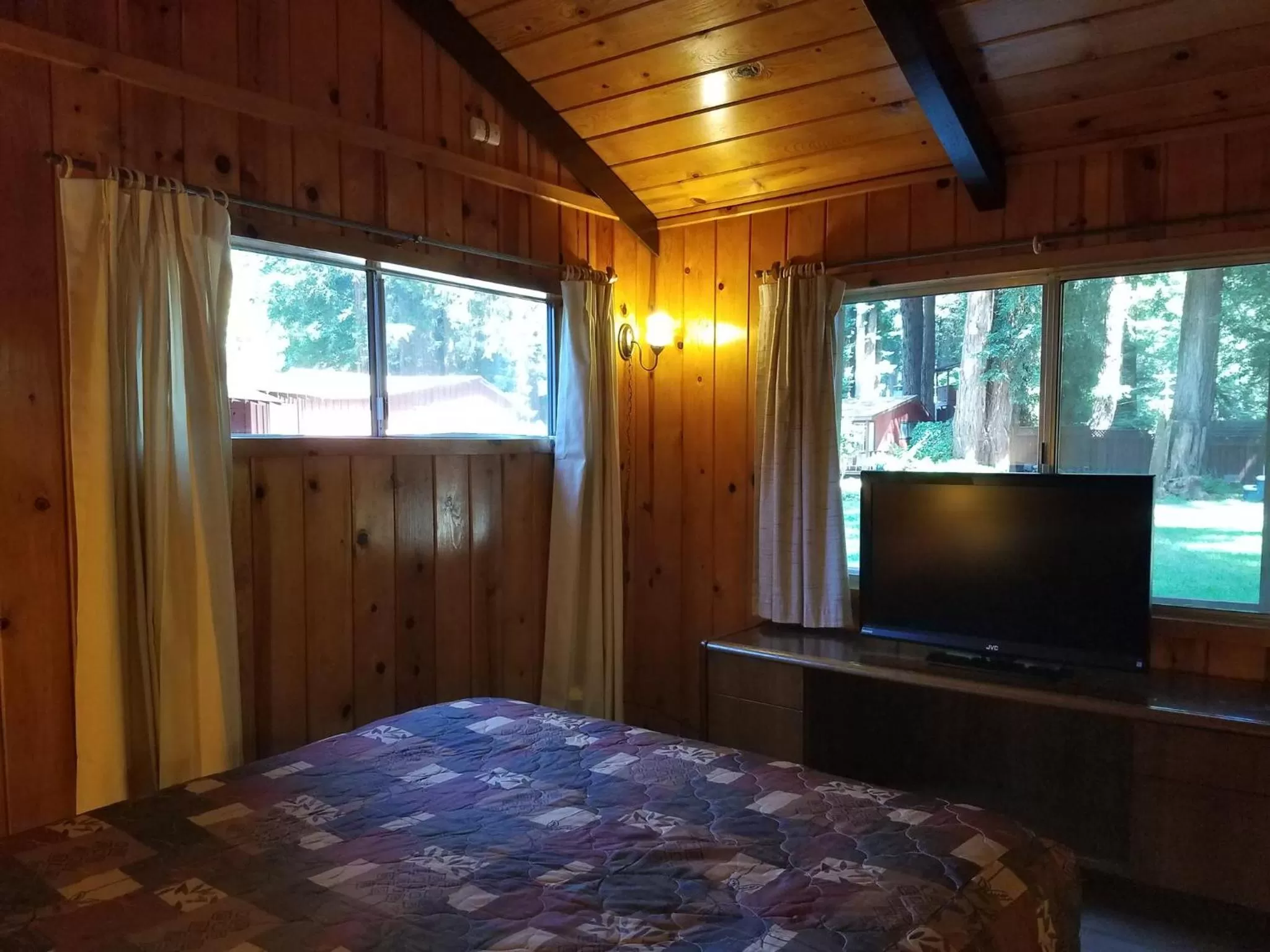 Bed in Fern River Resort