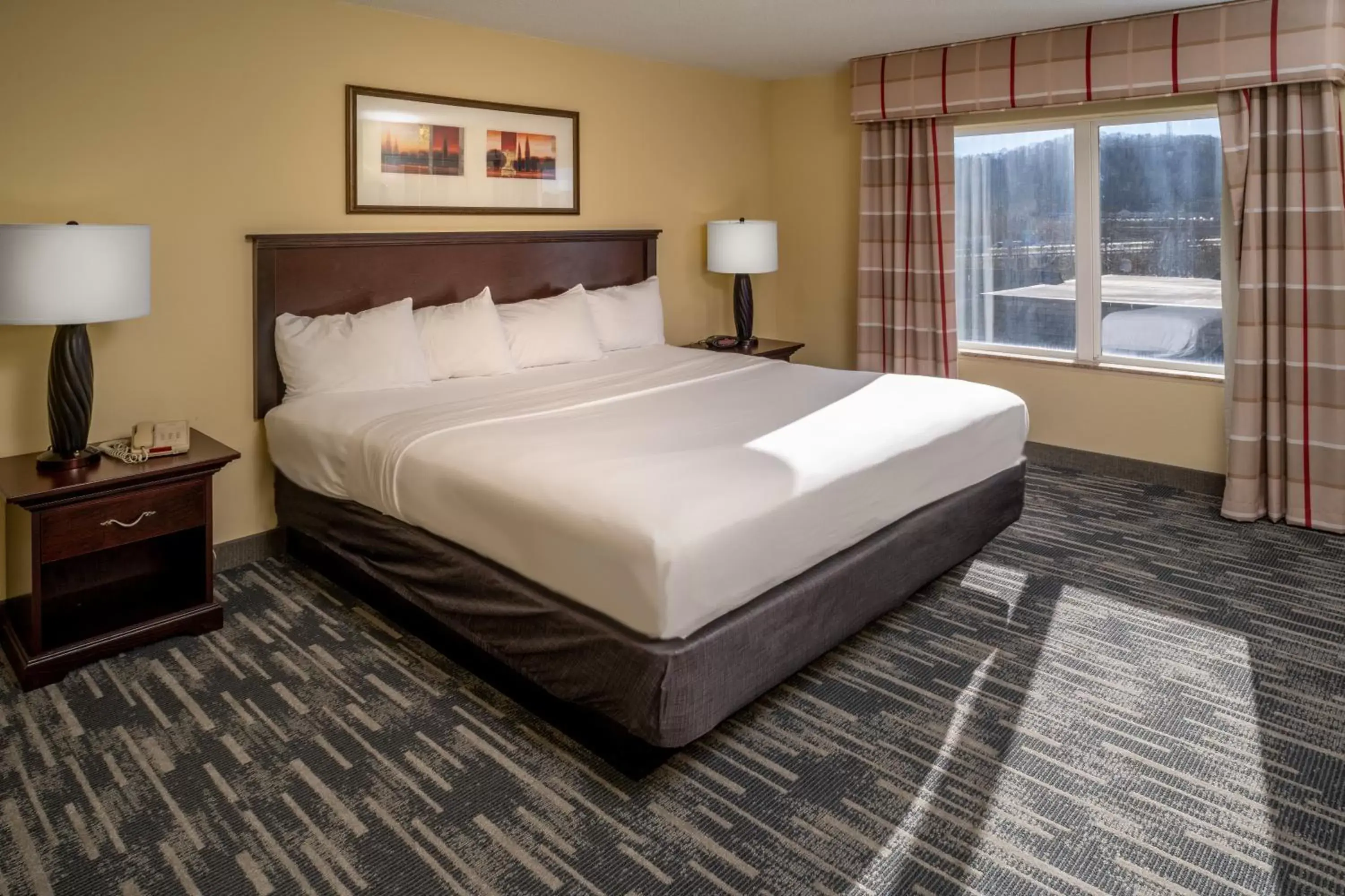 Bedroom, Bed in Country Inn & Suites by Radisson, Princeton, WV