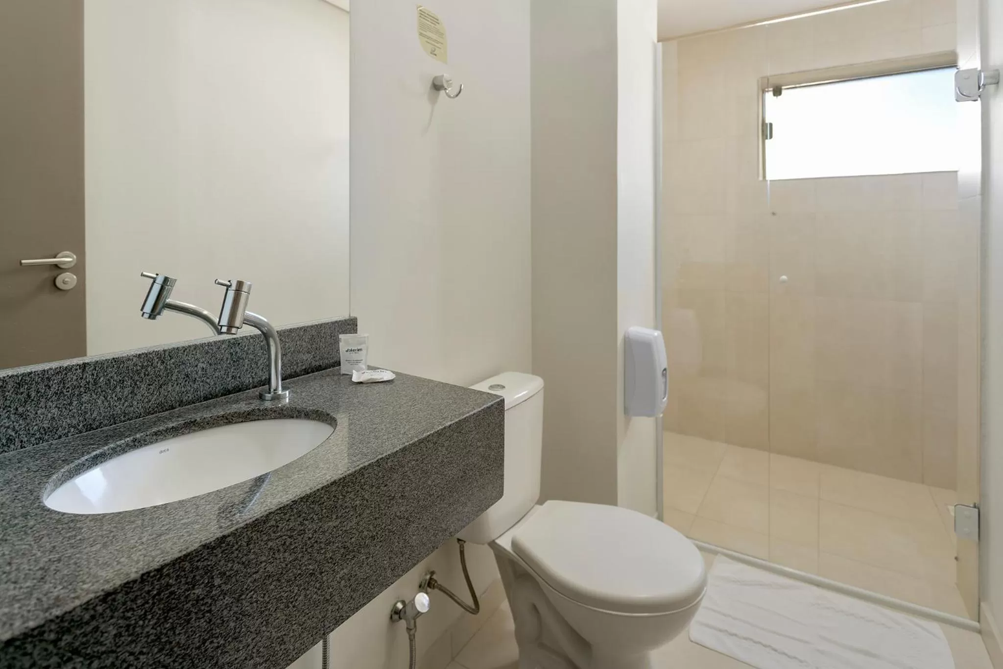 Bathroom in Hotel Valerim Itajaí / Navegantes