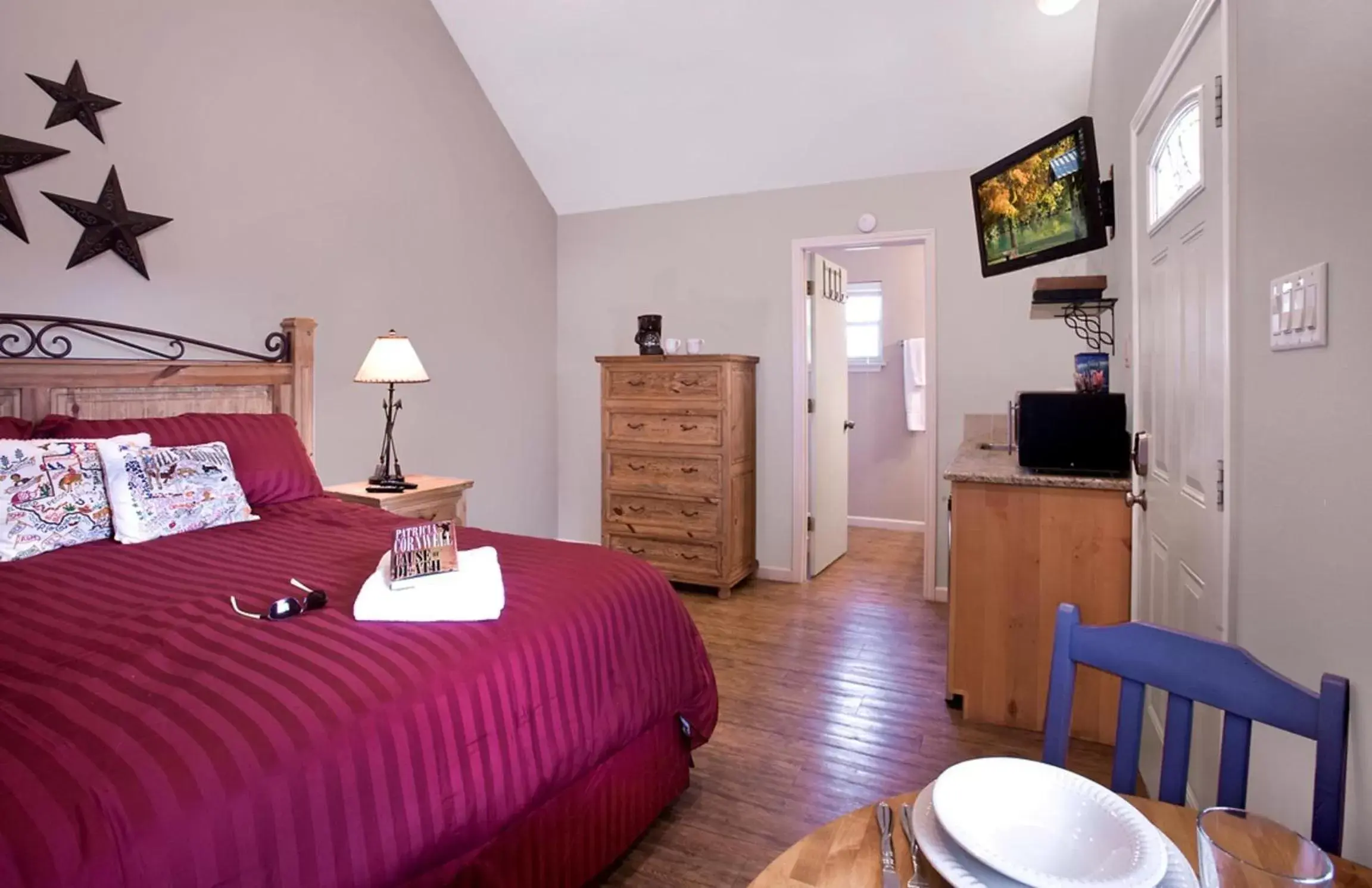 Bed in Blanco Riverside Cottages