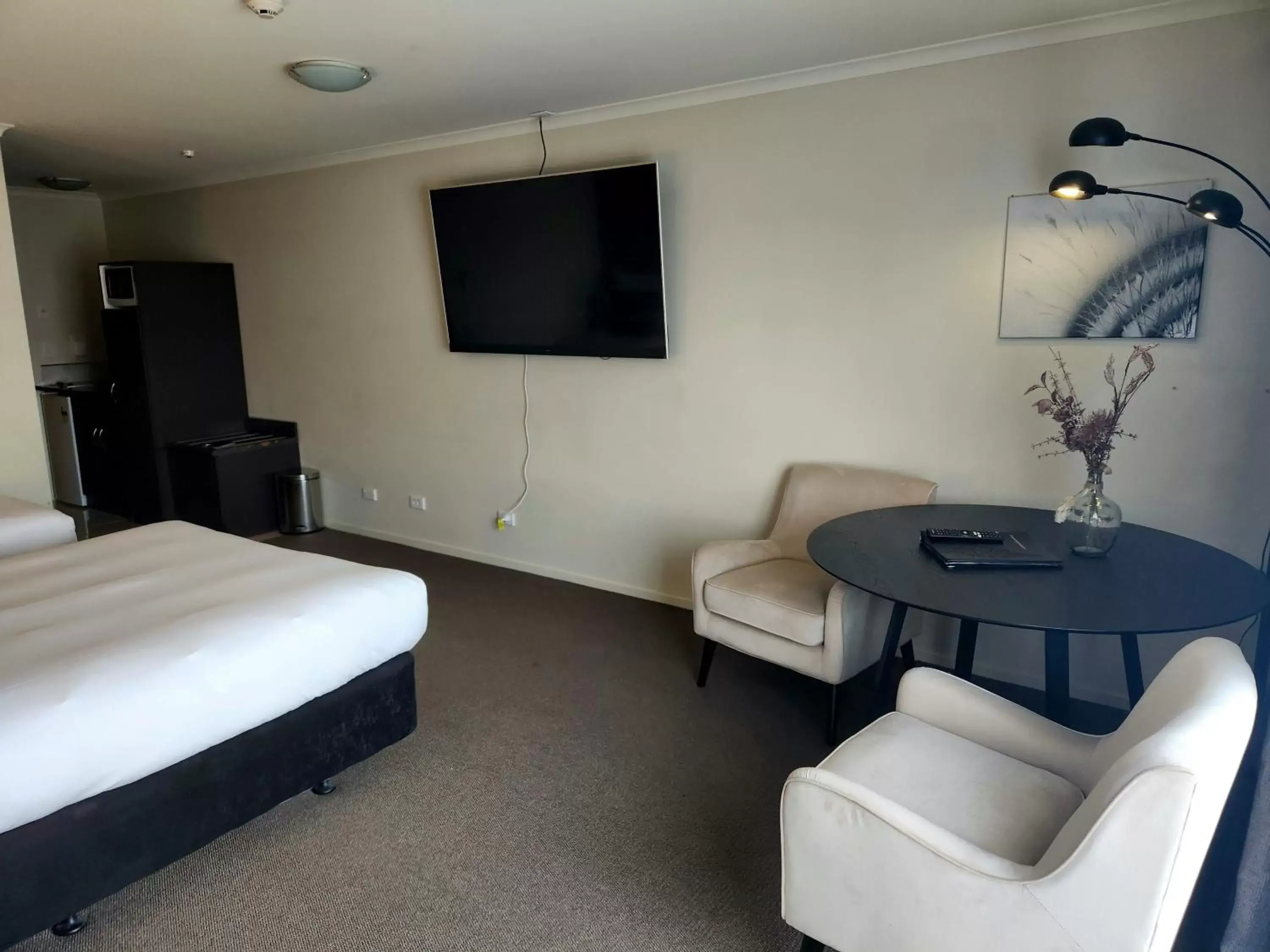 Living room, TV/Entertainment Center in B-Ks Premier Motel Palmerston North