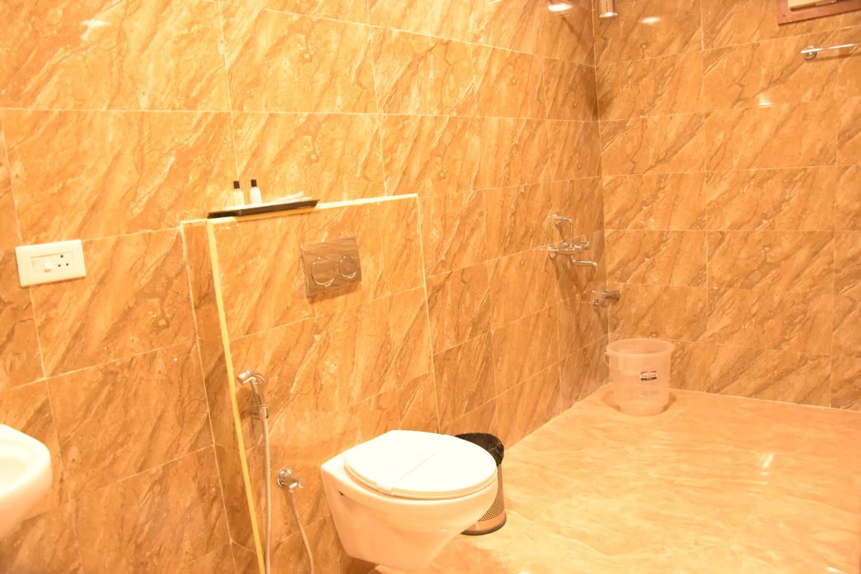 Bathroom in Poppys Tower Tiruppur