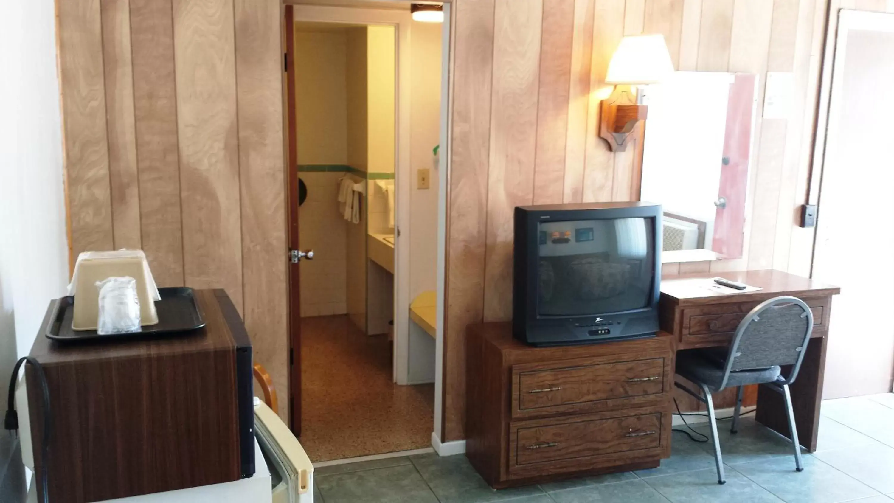TV and multimedia, TV/Entertainment Center in Nocturne Motel
