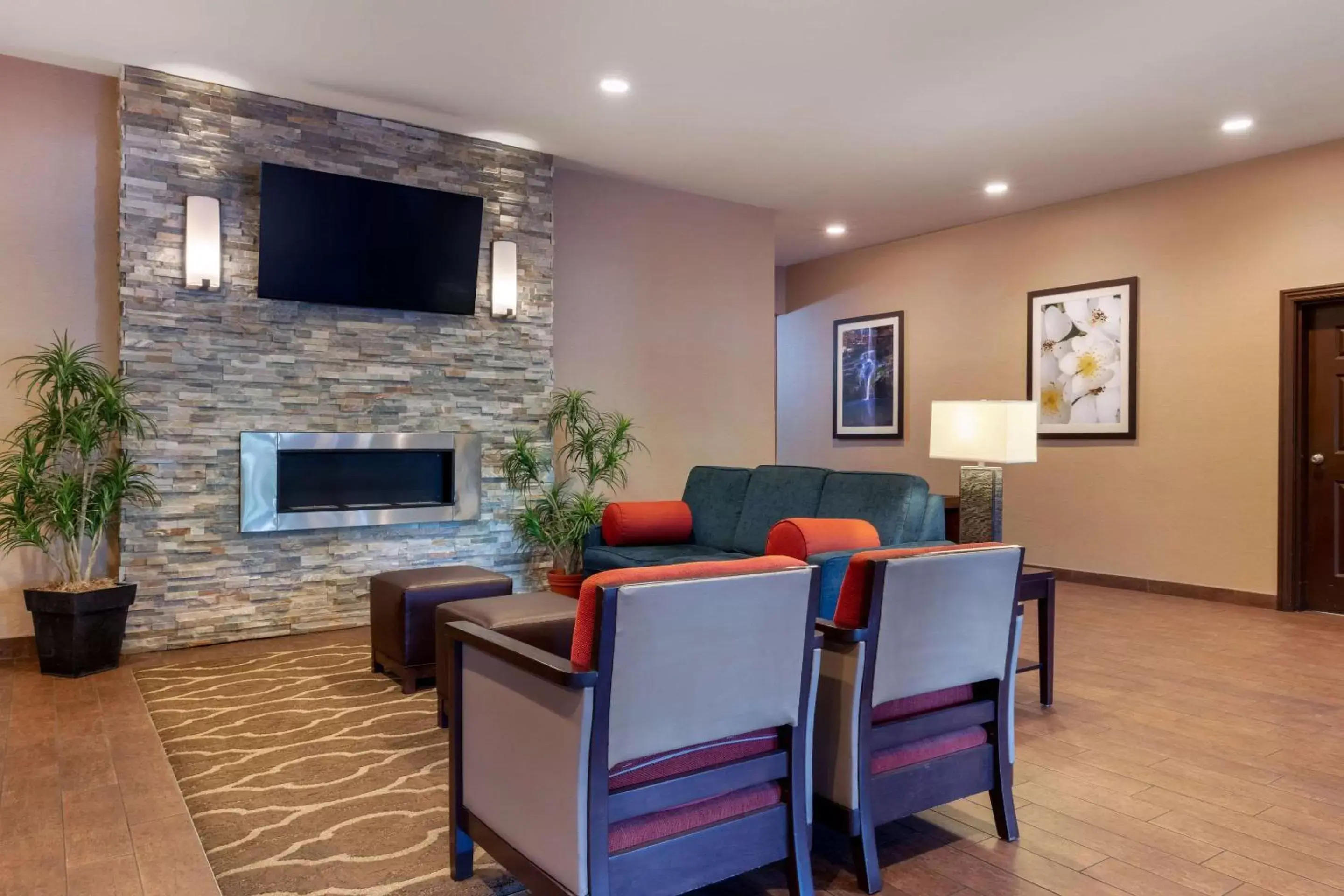 Lobby or reception, Seating Area in Comfort Inn & Suites Fayetteville-University Area