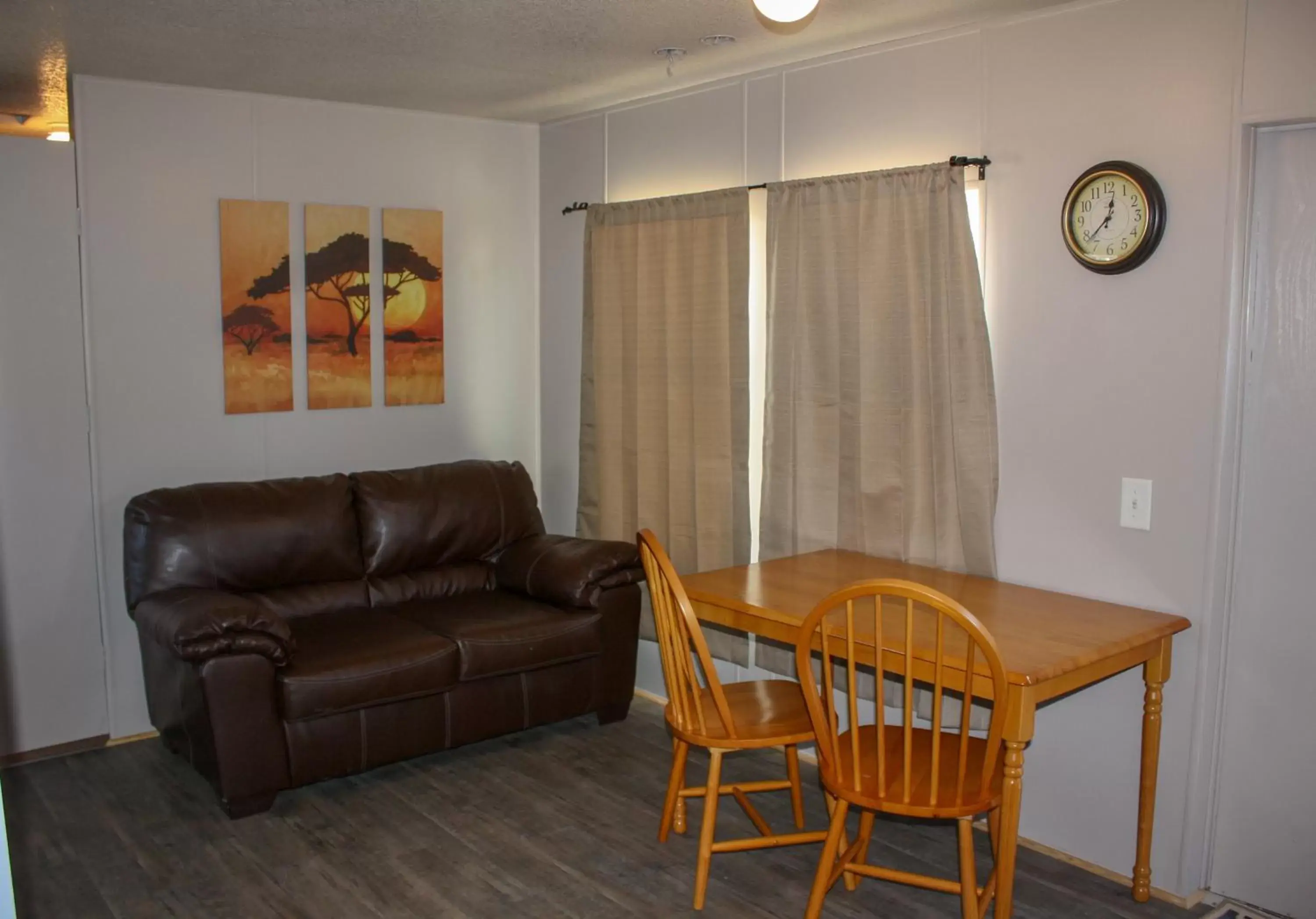 Living room, Seating Area in Rayburn Inn