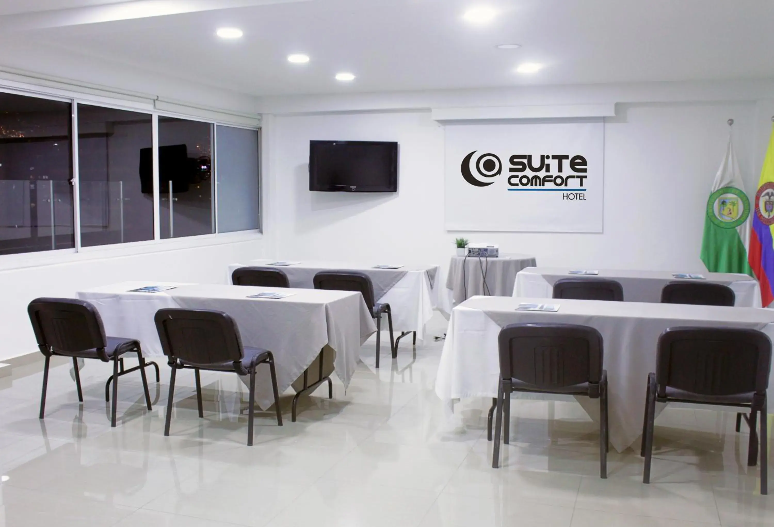 Meeting/conference room in Hotel Suite Comfort
