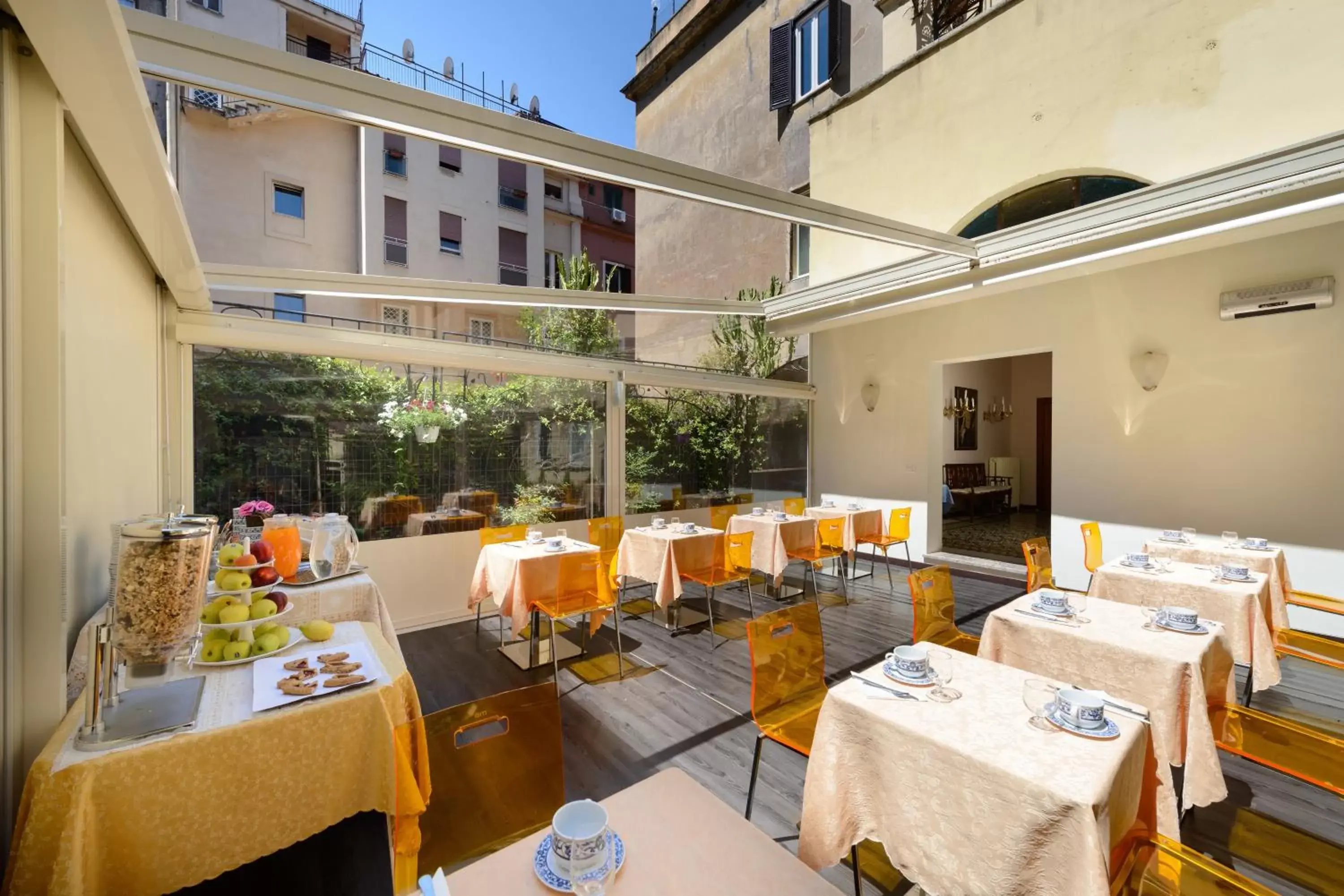 Restaurant/places to eat in Hotel St. Moritz Restaurant/places to eat in Hotel St. Moritz