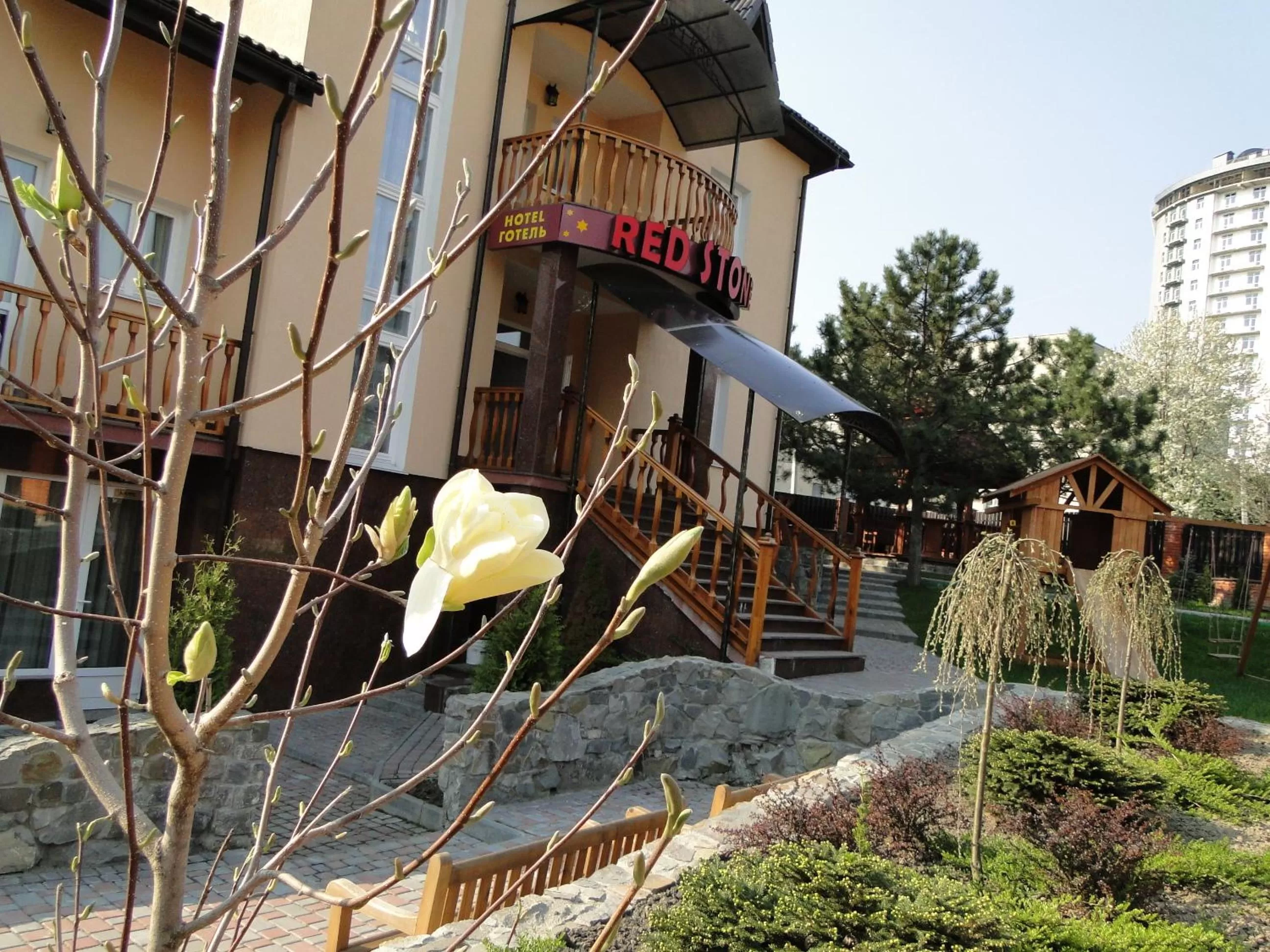 Facade/entrance in Red Stone