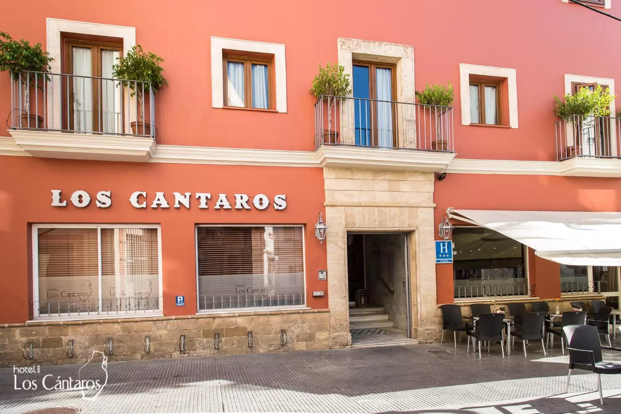 Facade/entrance, Property Building in Los Cantaros