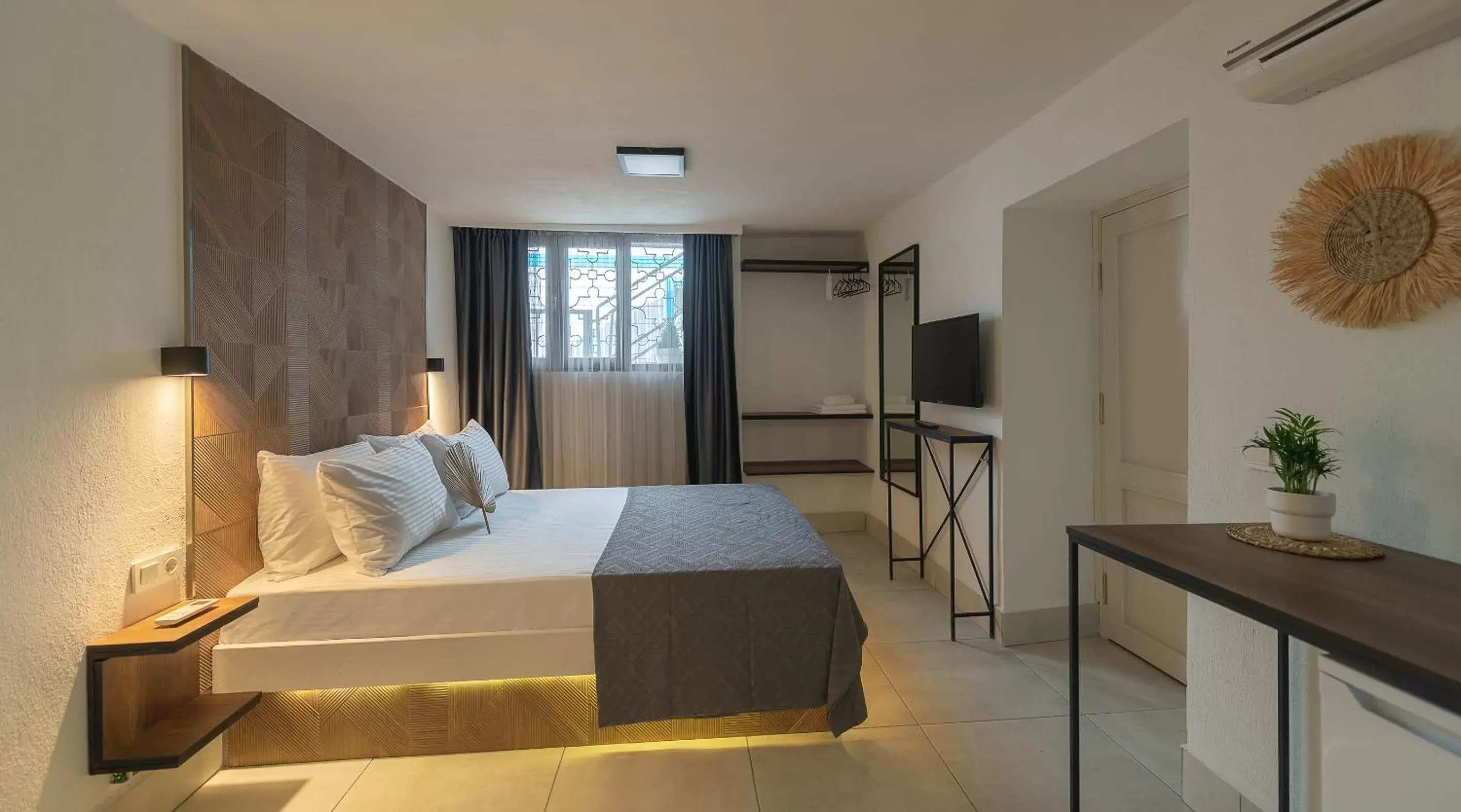 Photo of the whole room, Bed in The Easy Rooms Terrace Photo of the whole room, Bed in The Easy Rooms Terrace