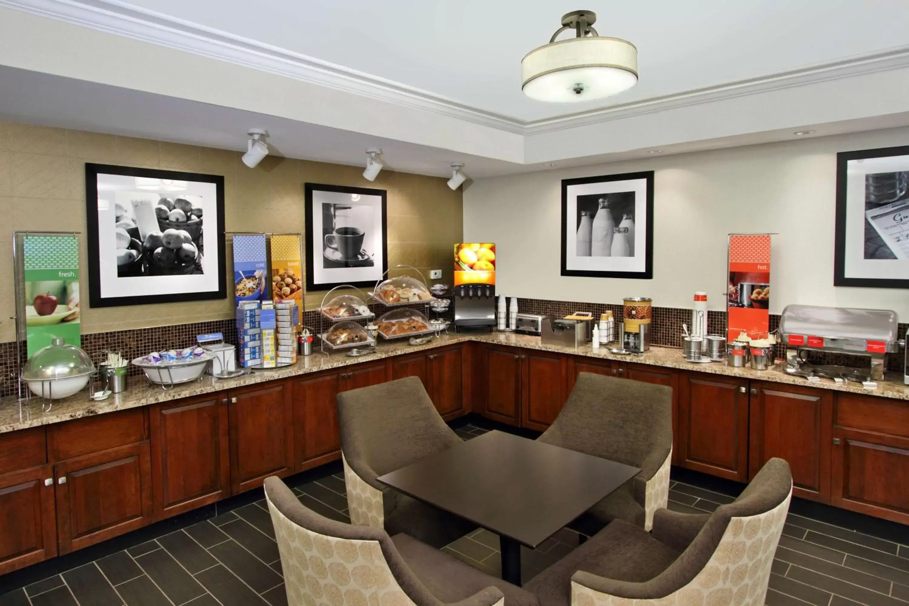 Dining area, Restaurant/Places to Eat in Hampton Inn Philadelphia-Great Valley