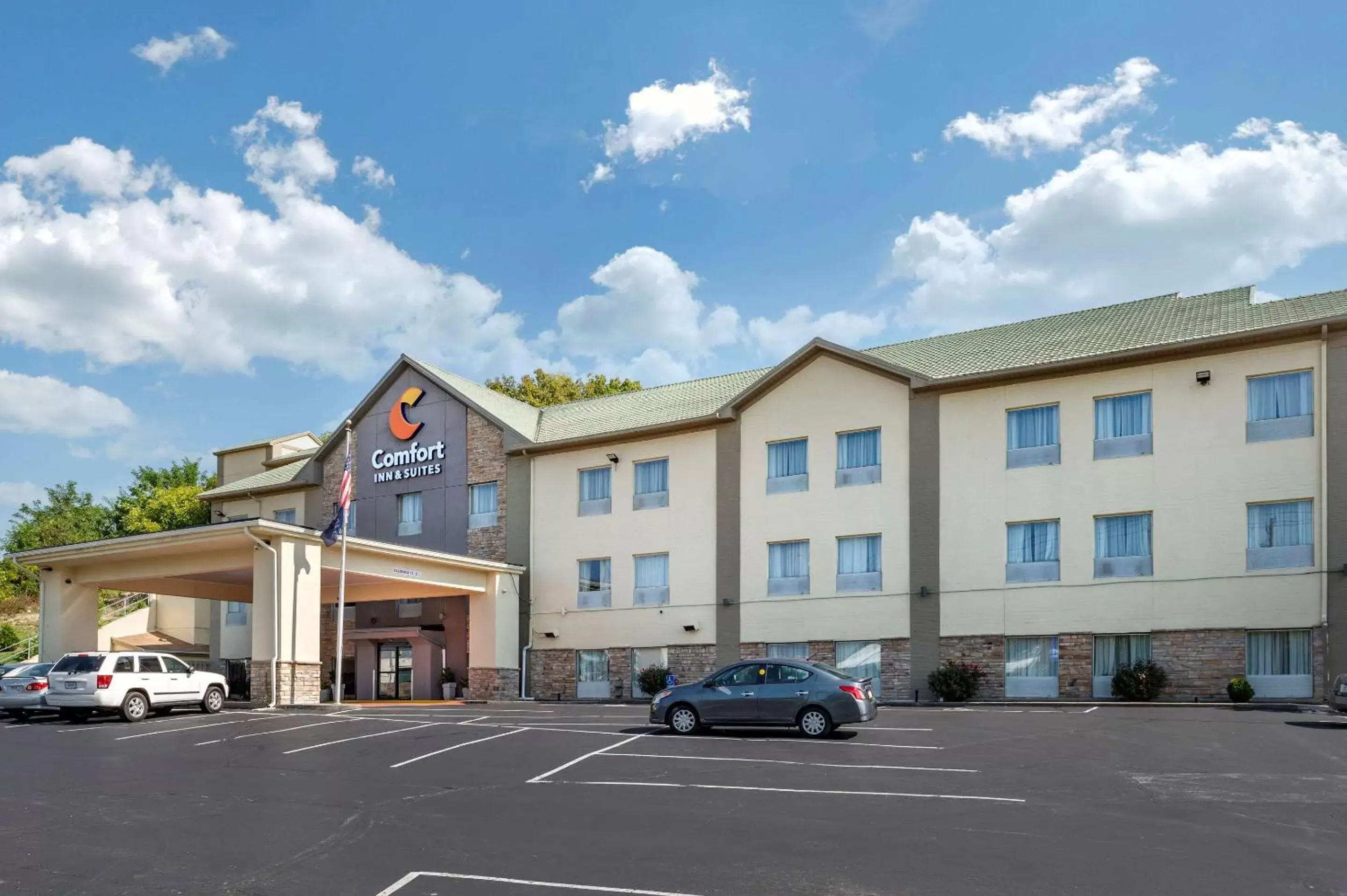 Property Building in Comfort Inn & Suites