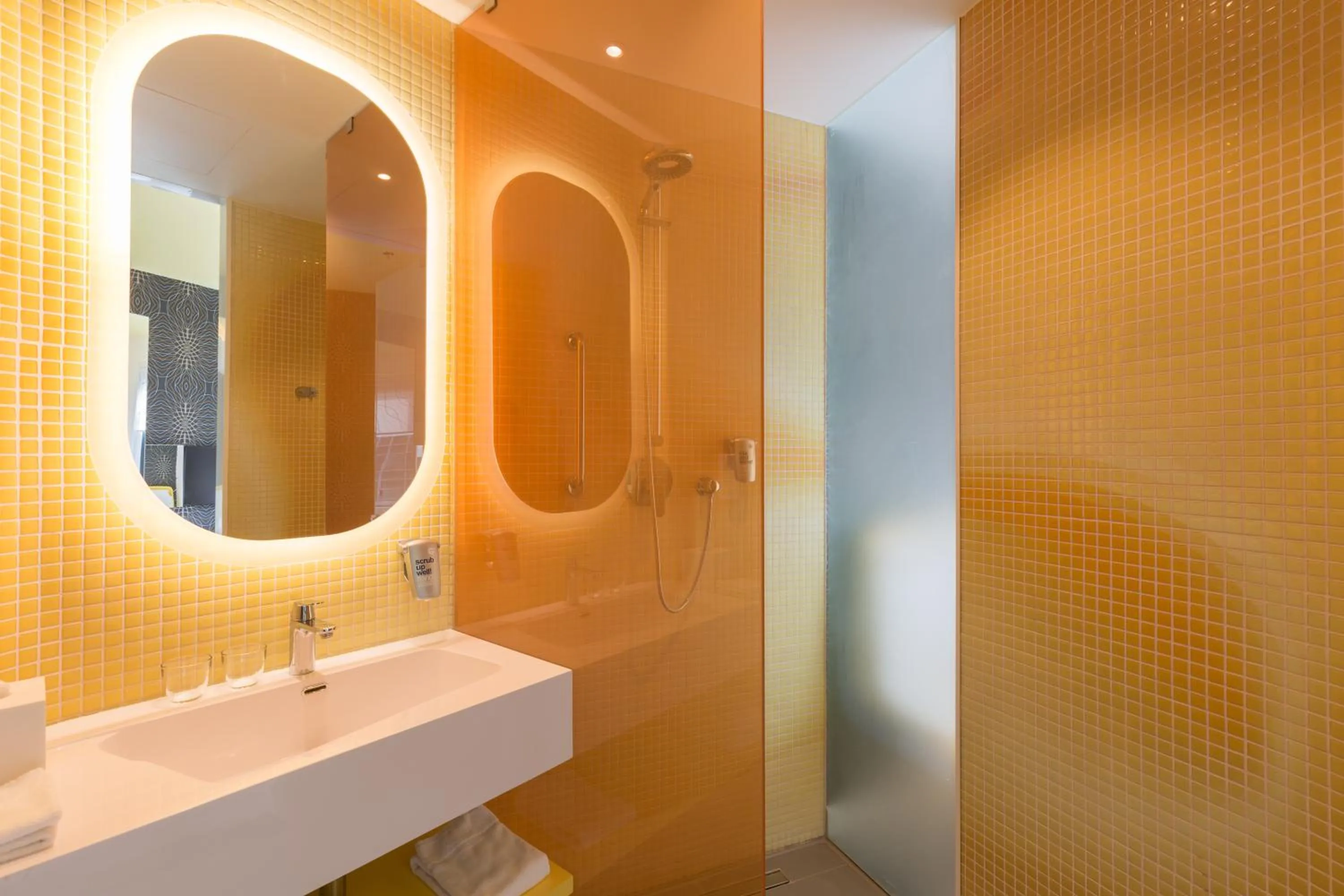 Shower in Park Inn by Radisson Amsterdam City West