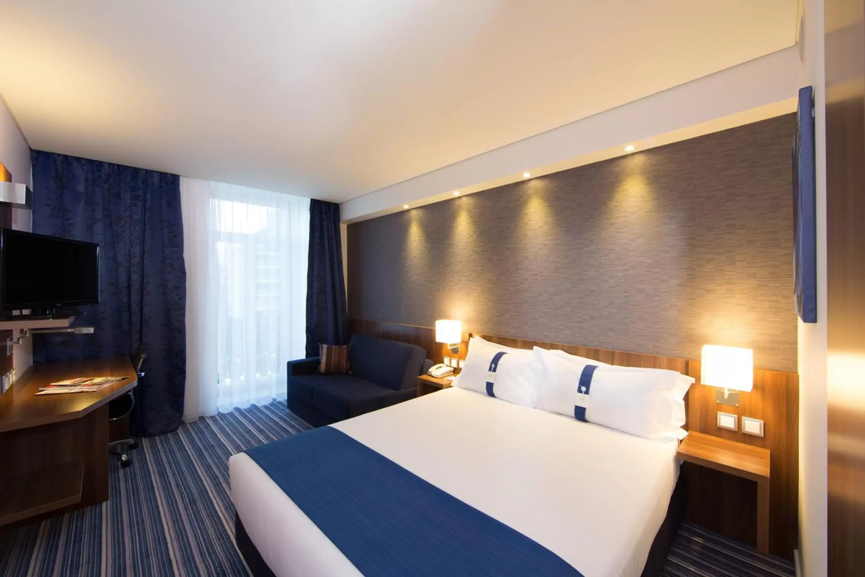 Photo of the whole room, Bed in Holiday Inn Express Lisboa - Av. Liberdade, an IHG Hotel