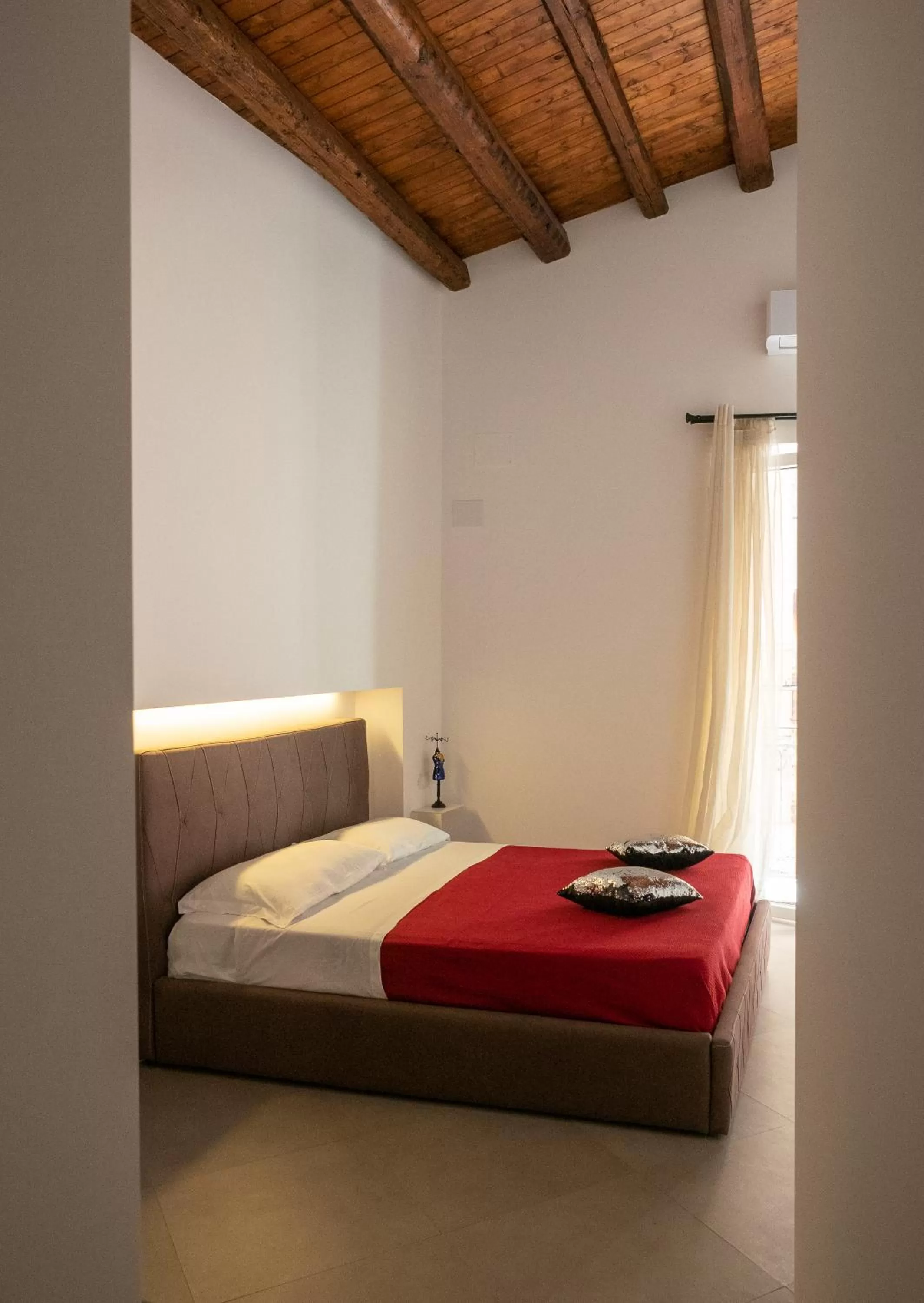 Bed in San Francesco Rooms and Apartment with Terrace in Palermo Locazione Turistica
