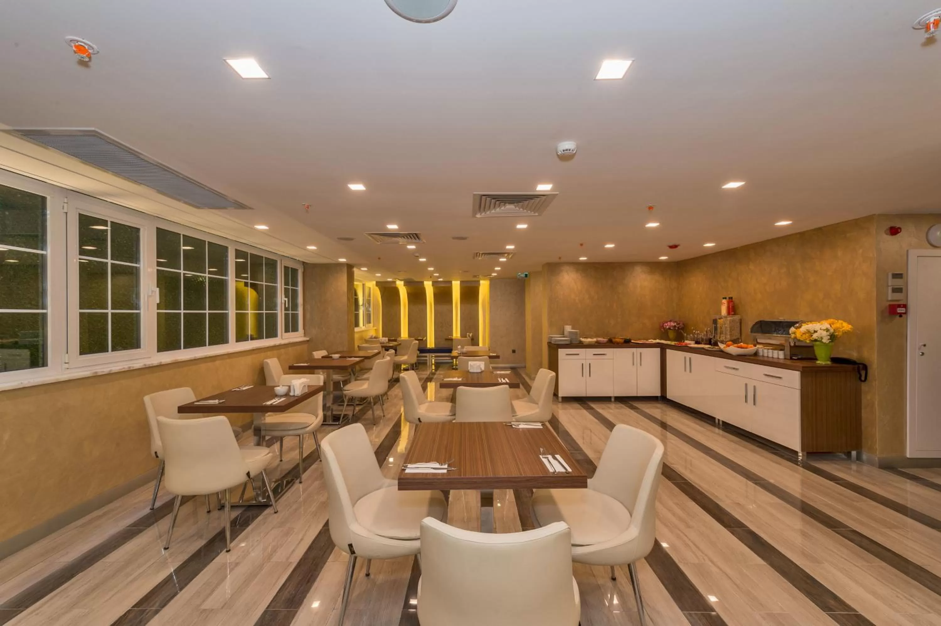 Restaurant/places to eat in Inntel Hotel Istanbul