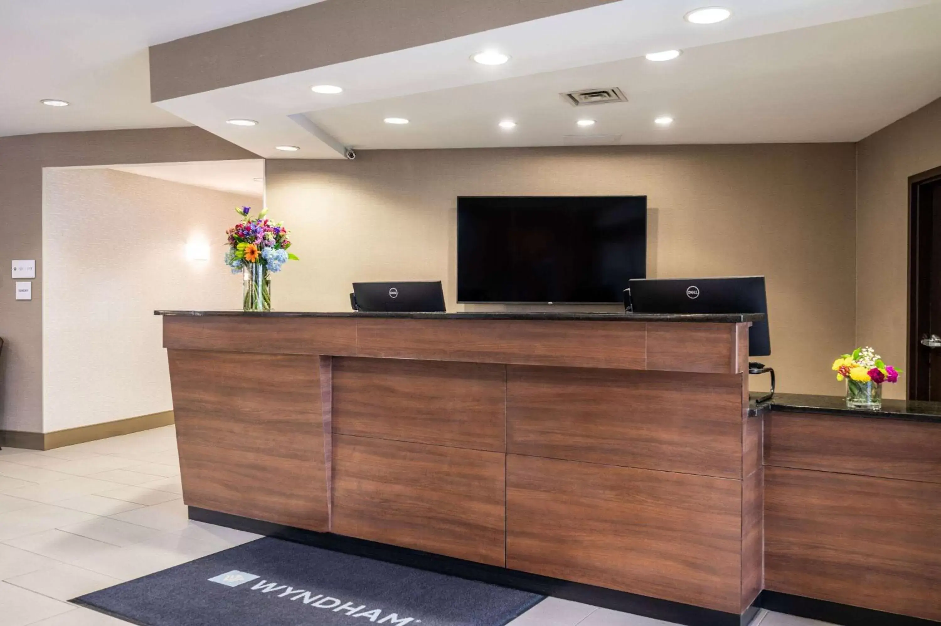 Lobby or reception, TV/Entertainment Center in Wyndham Noblesville