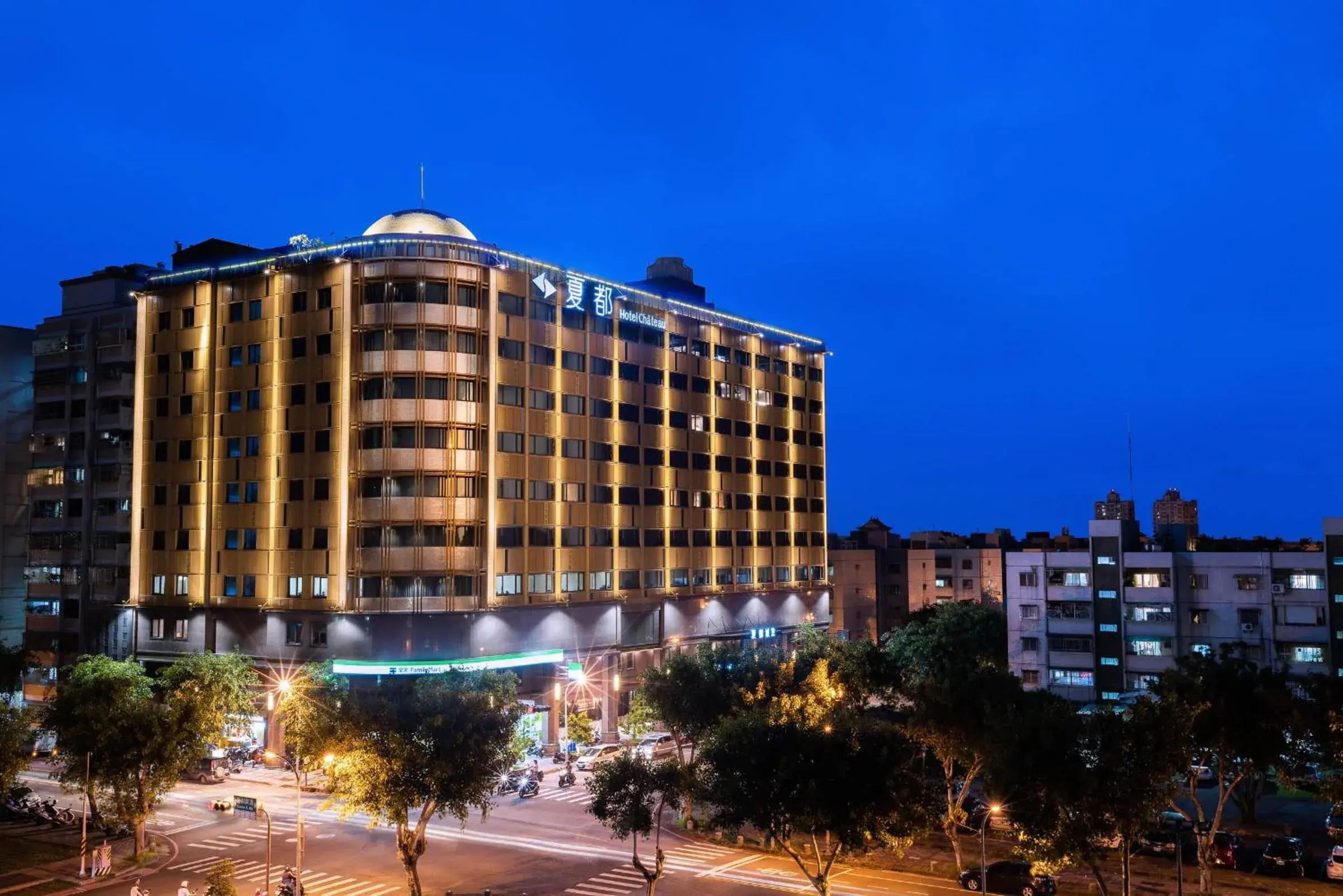 Property building in Hotel Chateau Anping