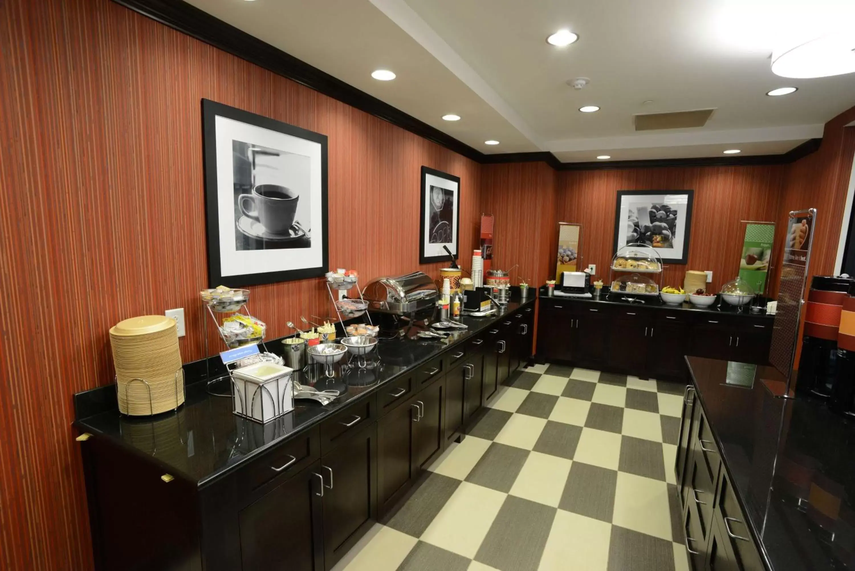 Dining area, Restaurant/Places to Eat in Hampton Inn & Suites Albany at Albany Mall