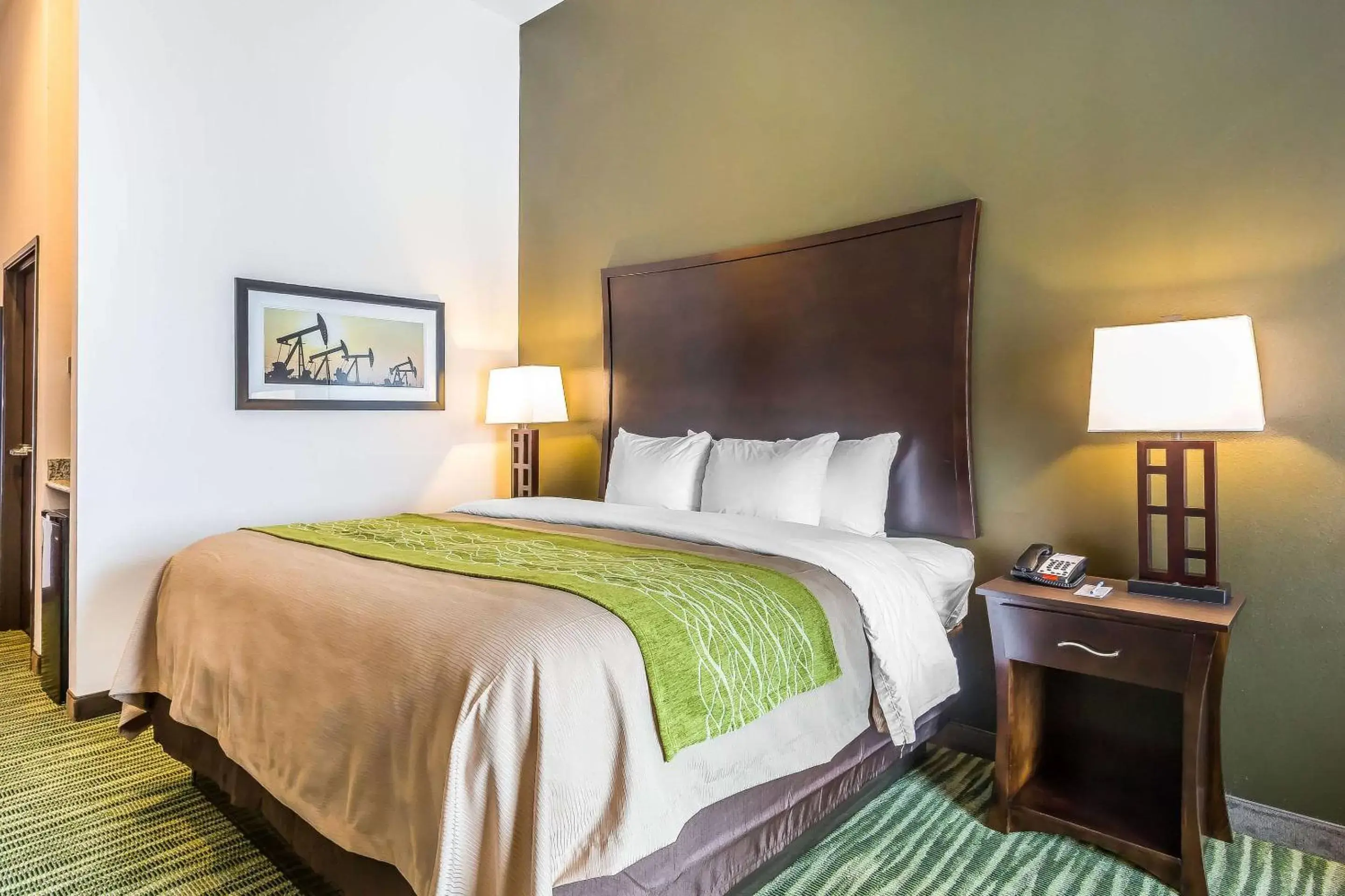 Photo of the whole room, Bed in Comfort Inn & Suites Moore - Oklahoma City