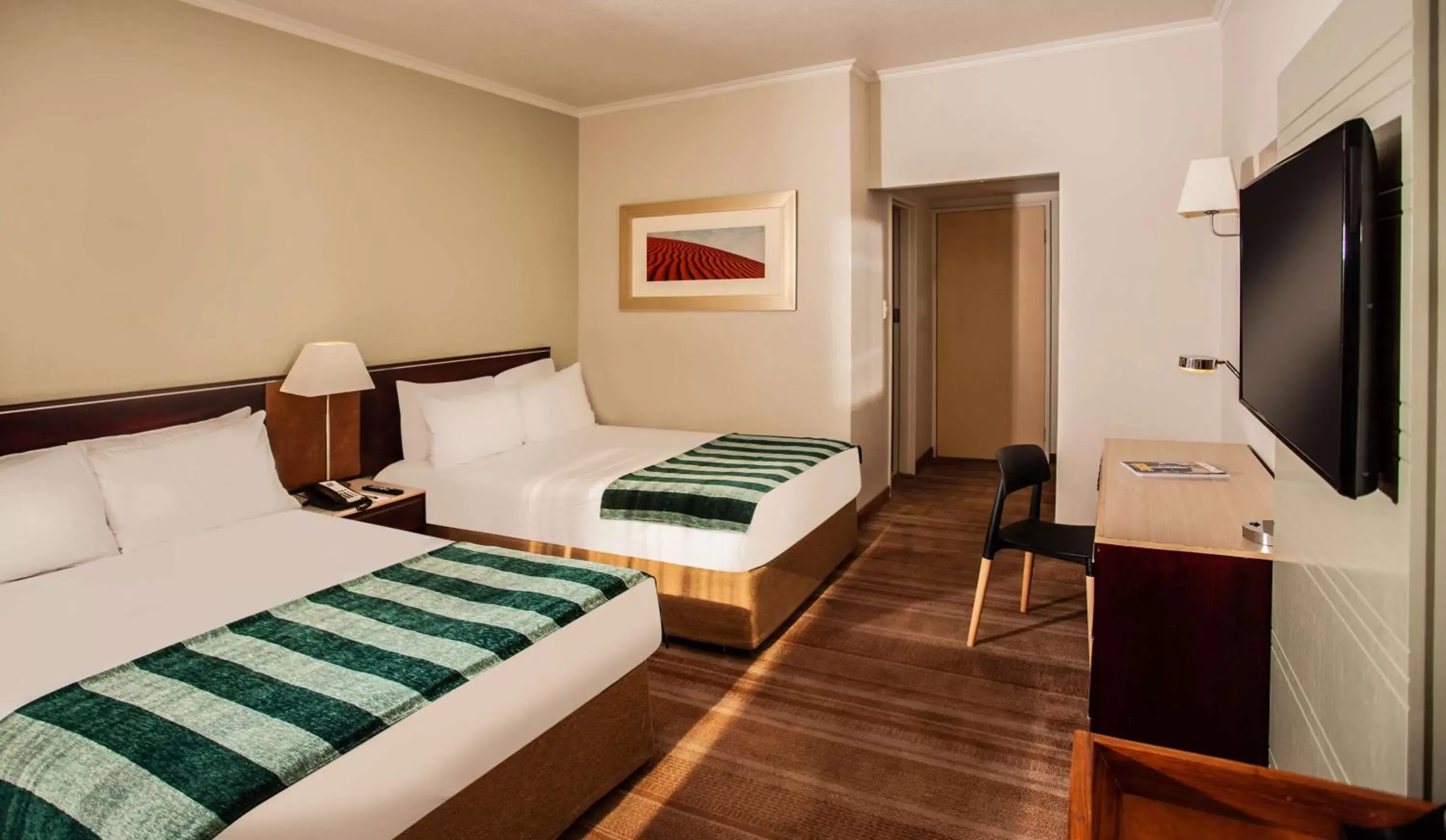 Photo of the whole room, Bed in Garden Court Kimberley Photo of the whole room, Bed in Garden Court Kimberley