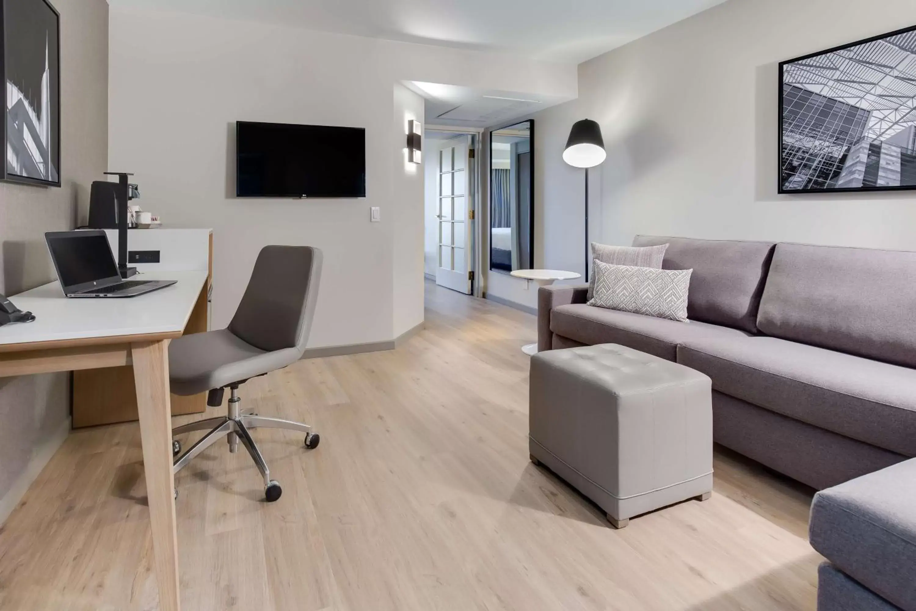 Photo of the whole room, Seating Area in Radisson Hotel Phoenix Airport