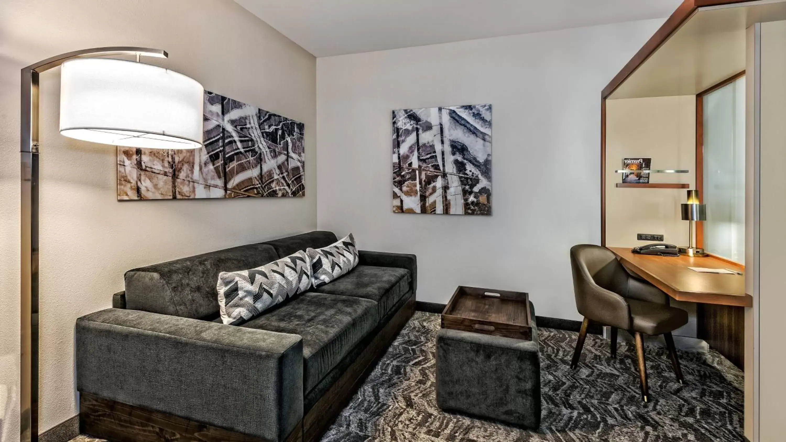Queen Studio with Sofa Bed in SpringHill Suites by Marriott San Antonio Airport