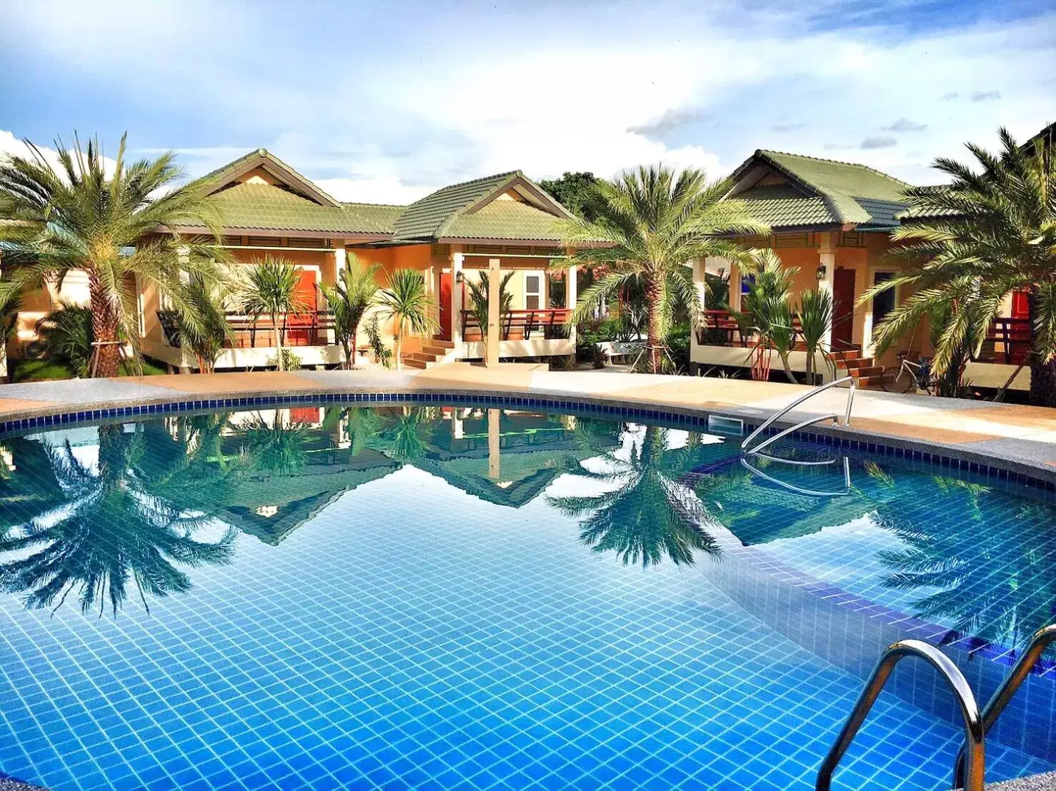 Area and facilities, Swimming Pool in Huan Soontaree