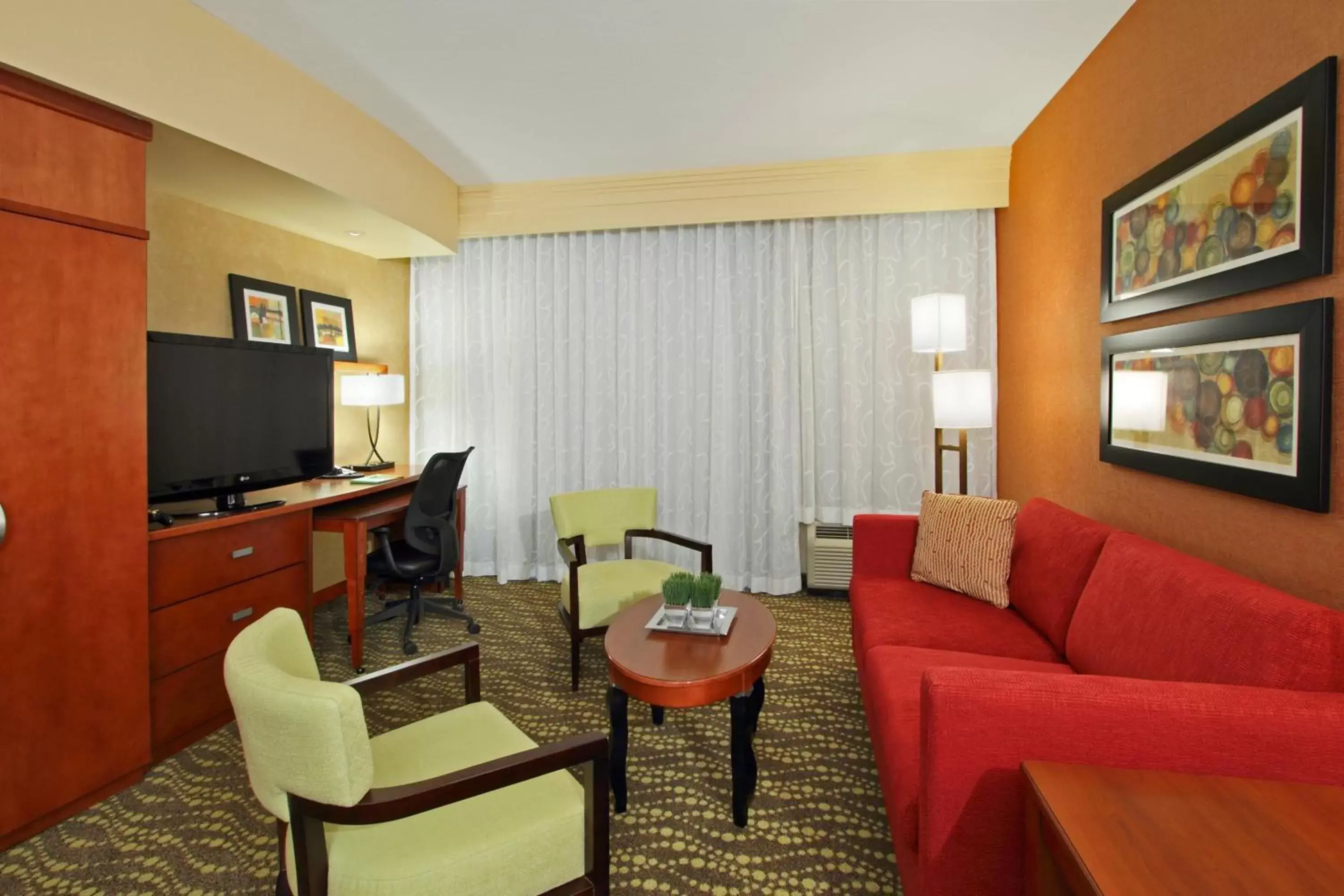 Photo of the whole room, Seating Area in Courtyard by Marriott St. George